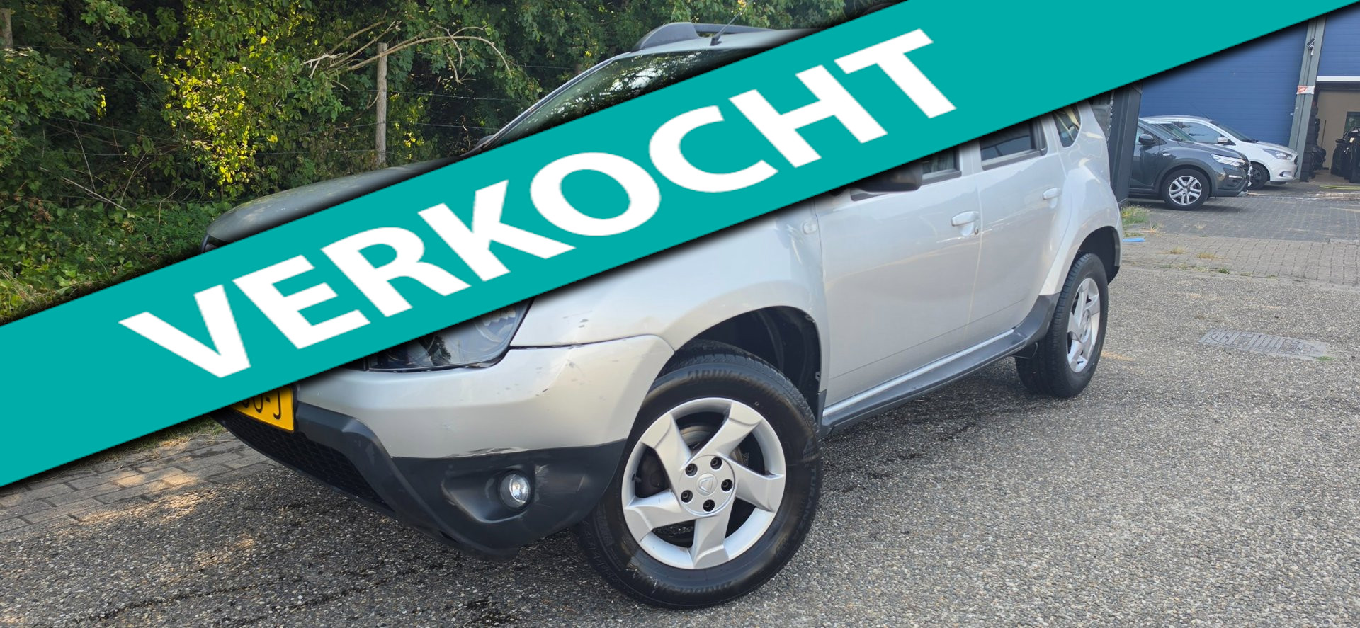 Dacia Duster 1.6 Lauréate 2wd 105PK Airco Trekhaak Elec pakket 2013 - voorkant