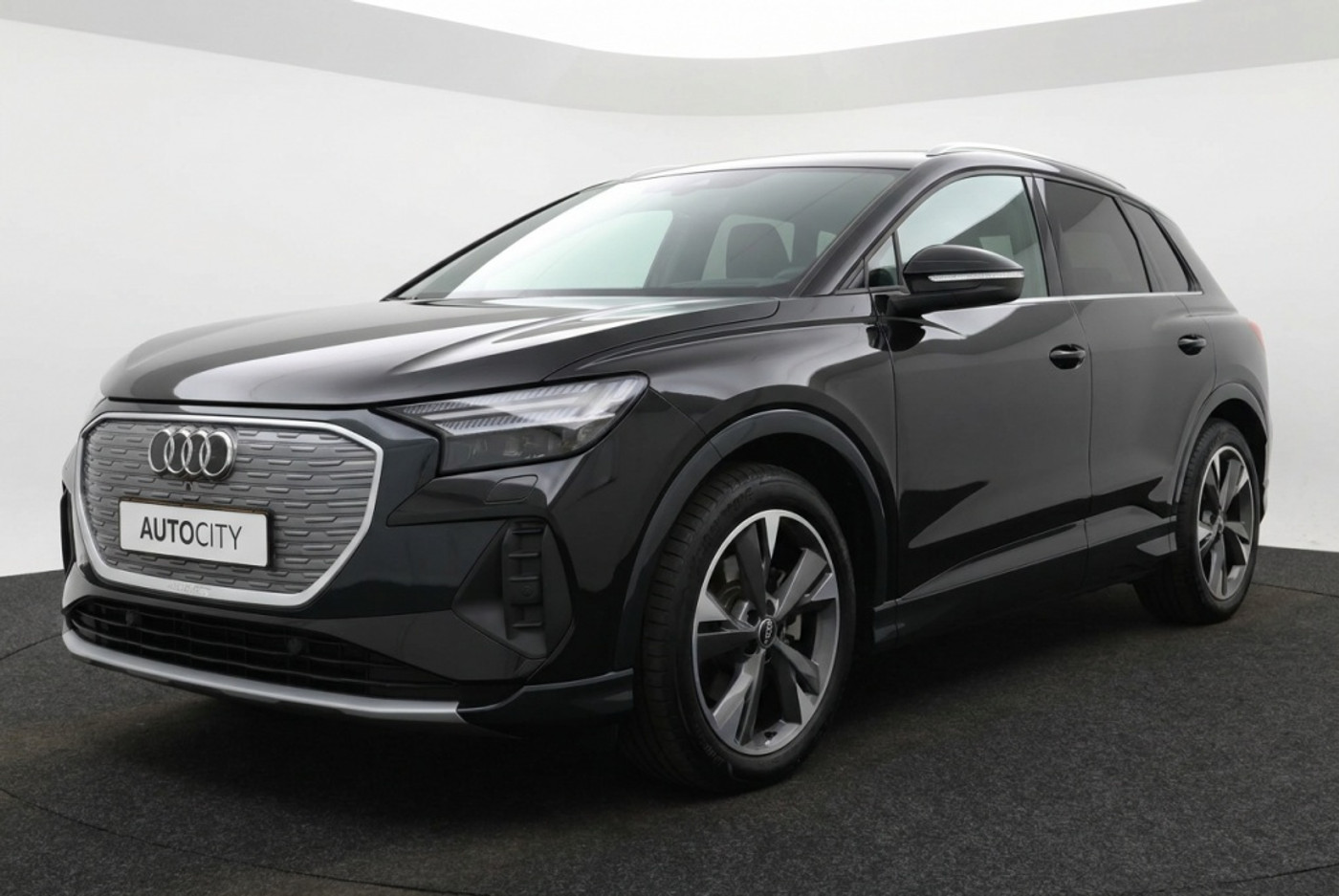 Audi Q4 40 E-tron 40 Advanced edition 204PK 77kWh Matrix | HUD | Stoelverwarming | ACC | 20"LM 2021 - voorkant