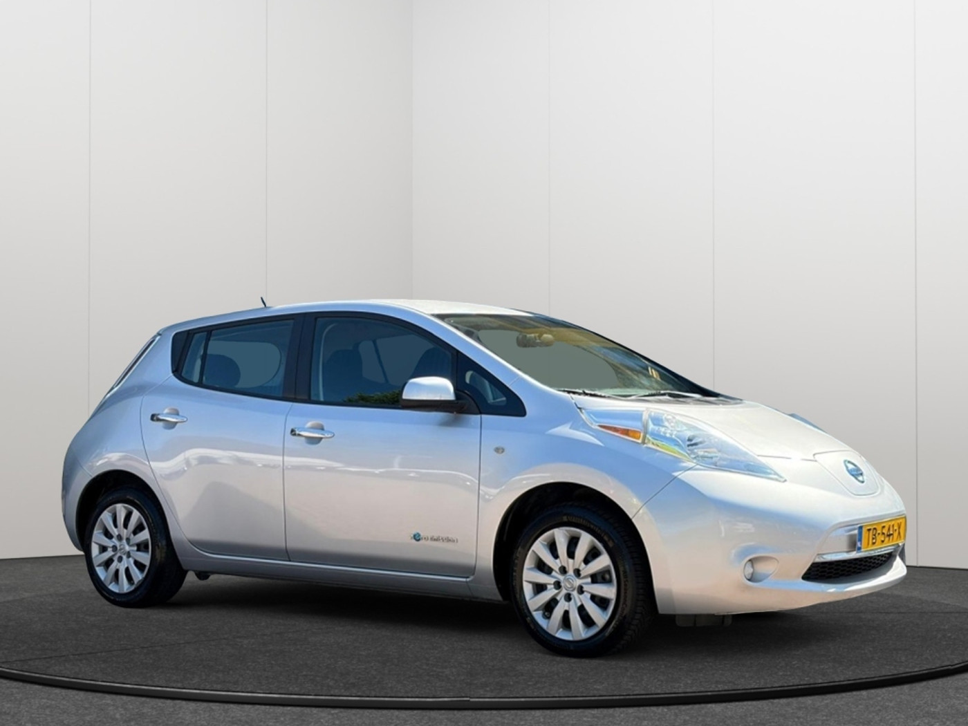 Nissan Leaf Visia 24 kWh 2015 - voorkant