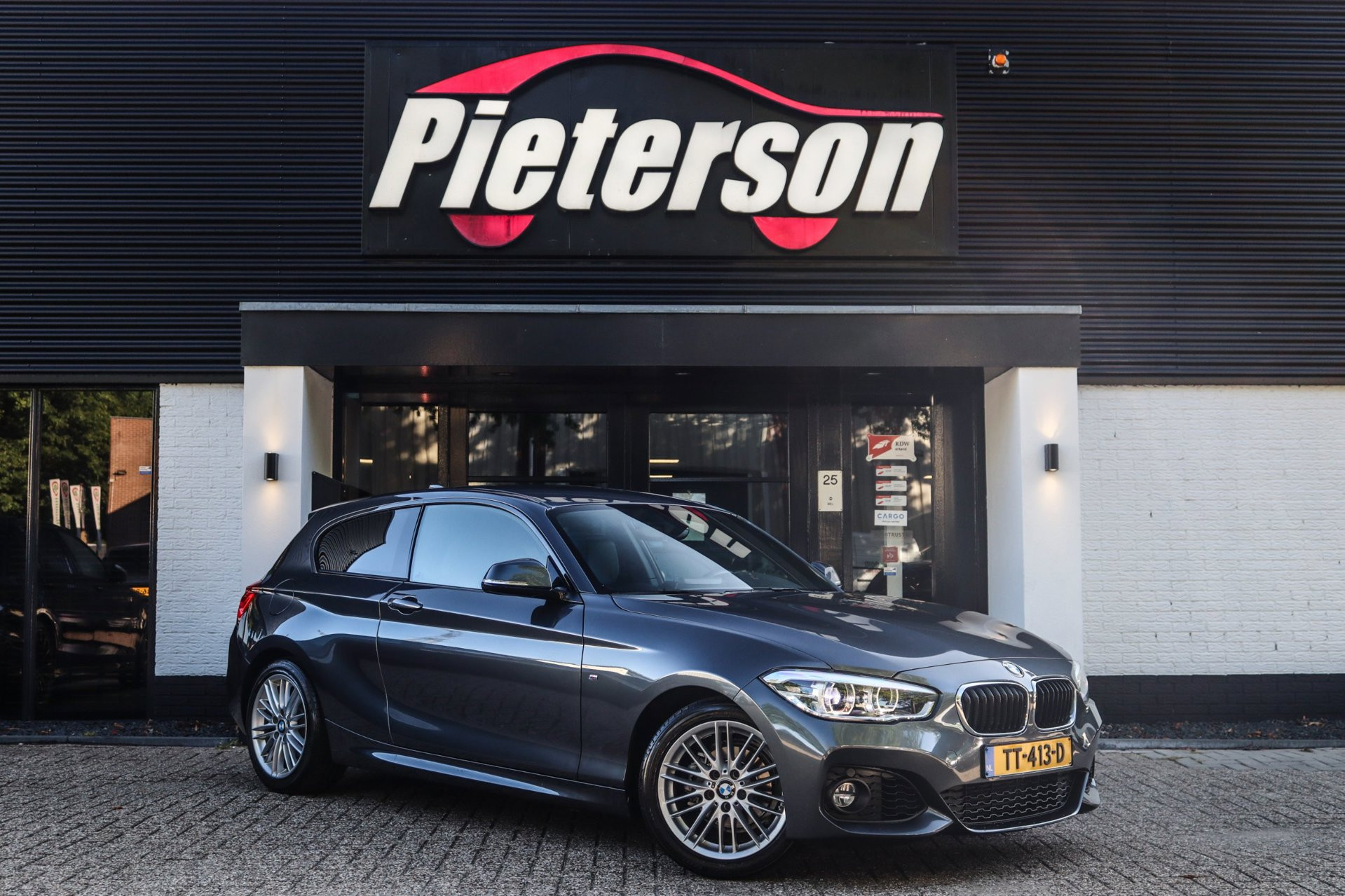 BMW 116i 116i M-Pakket NAP ORIGINEEL NL XENON LEDER CLIMA 2018 - voorkant