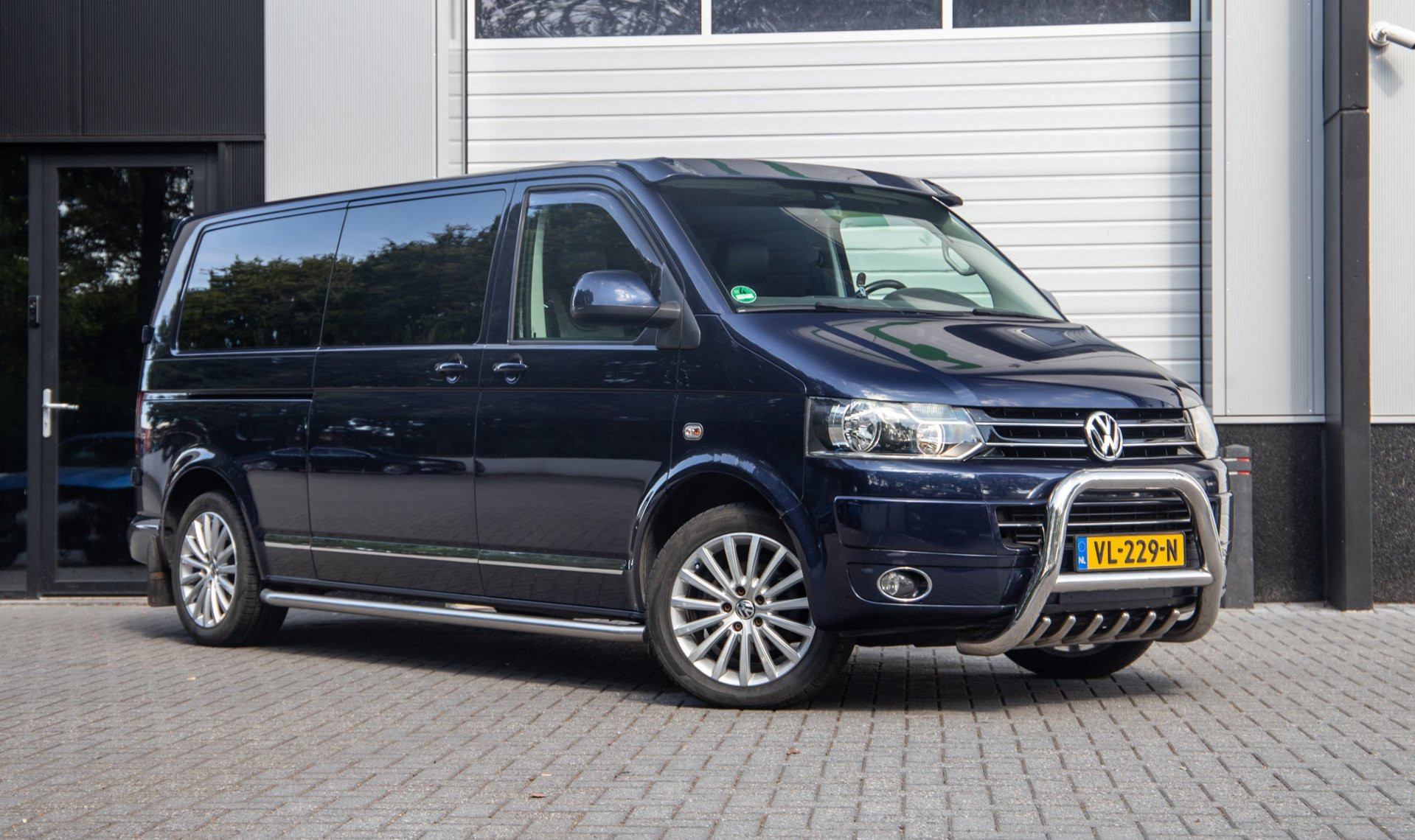 Volkswagen Transporter 2.0 TDI L2H1 4Motion / Dubbele Schuifdeur / Automaat / Leder / Volledig Bekleed 2015 - voorkant