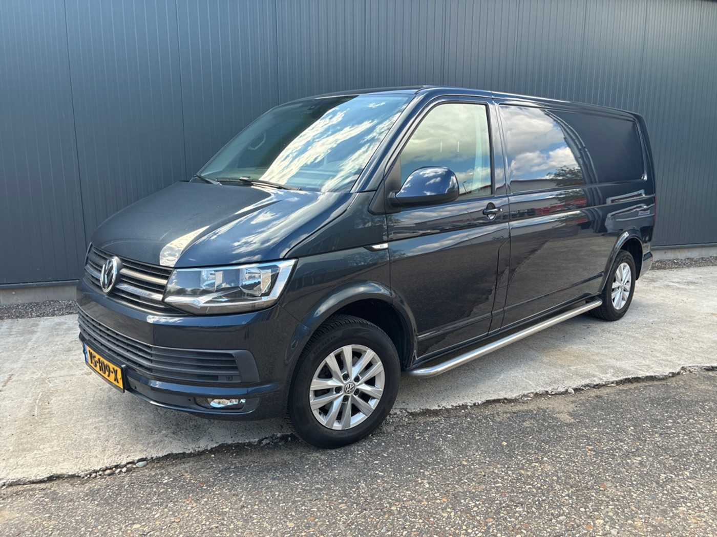 Volkswagen Transporter 2.0 TDI L2H1 Highline 140PK 2016 - voorkant