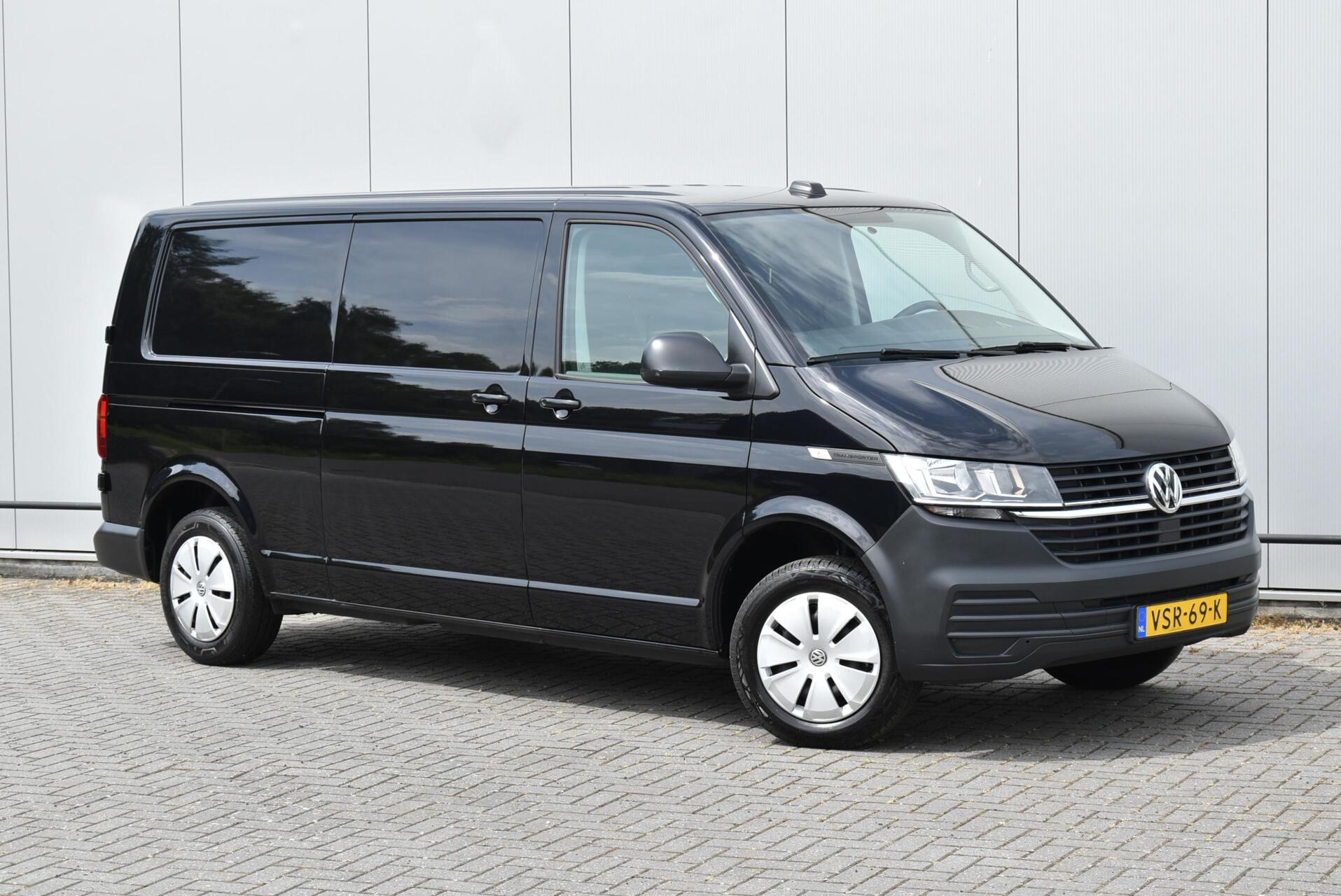 Volkswagen Transporter 2.0 TDI L2H1 Aut 150 Pk Airco Navi E6 2022 - voorkant