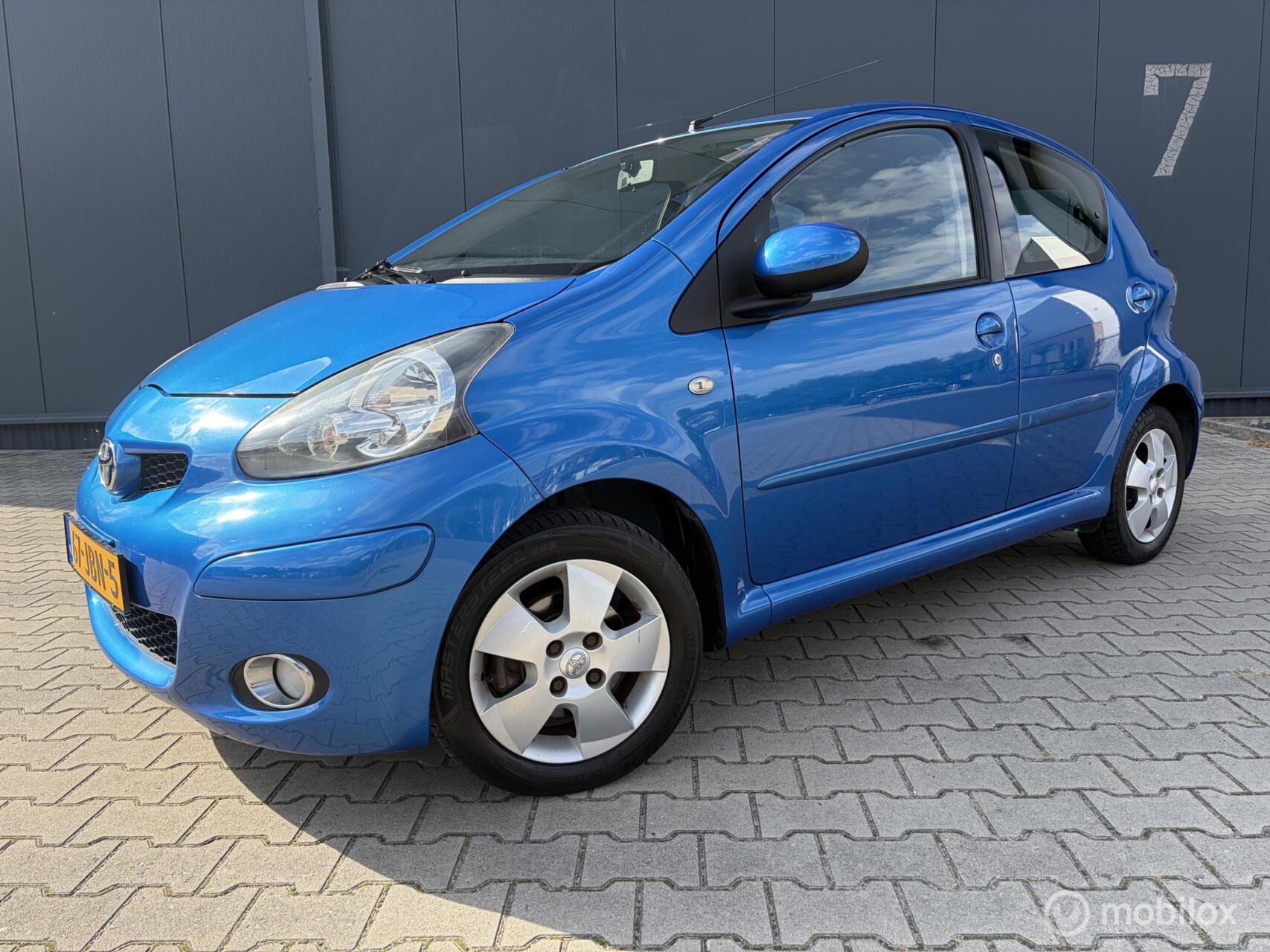 Toyota Toyota Aygo 1.0-12V Dynamic Blue 5-drs Airco Nieuwe Apk 2009 - voorkant