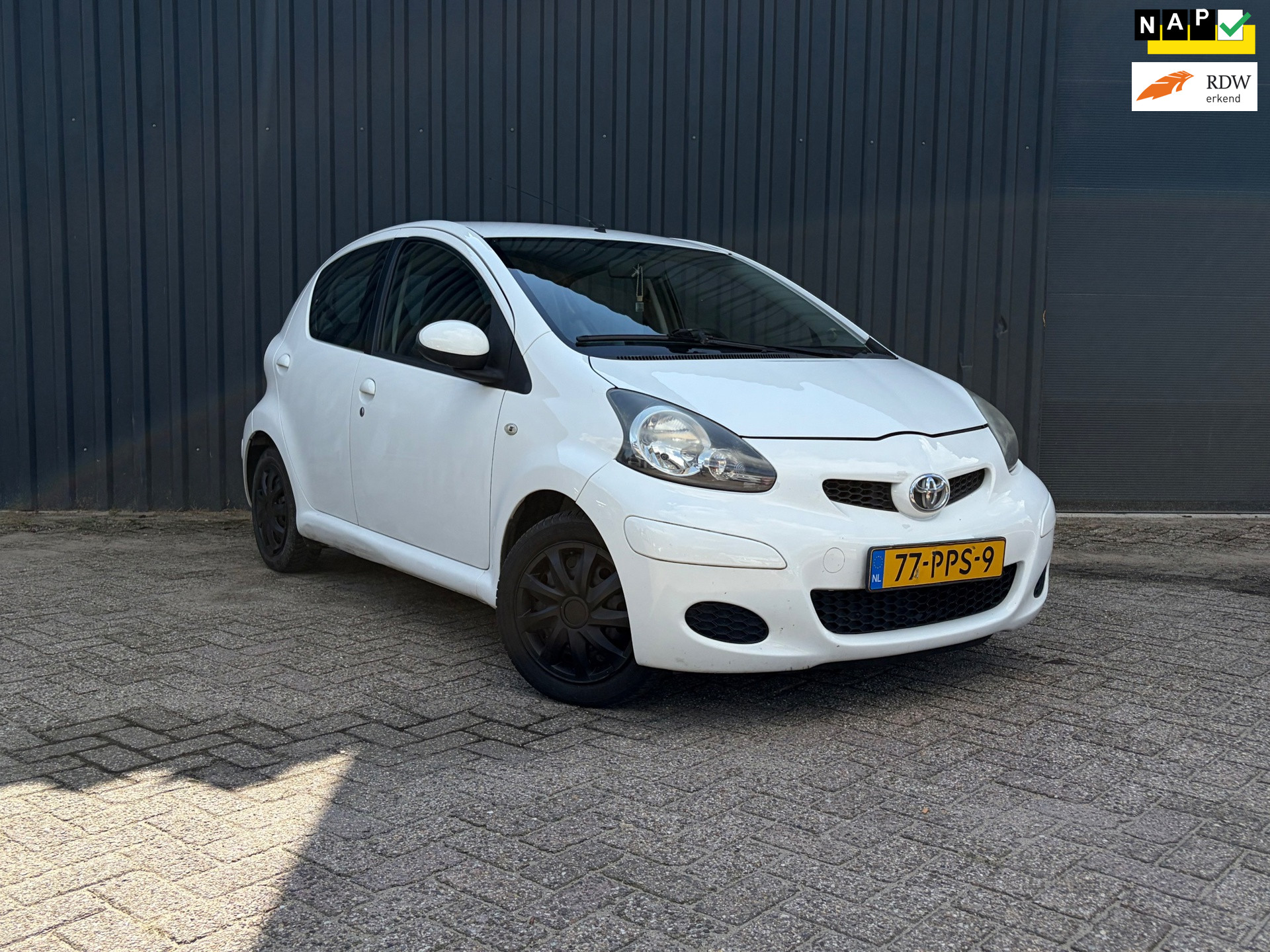 Toyota Toyota Aygo 1.0 | 5 Deurs | Airco | E-Ramen | Carplay | 2011 - voorkant