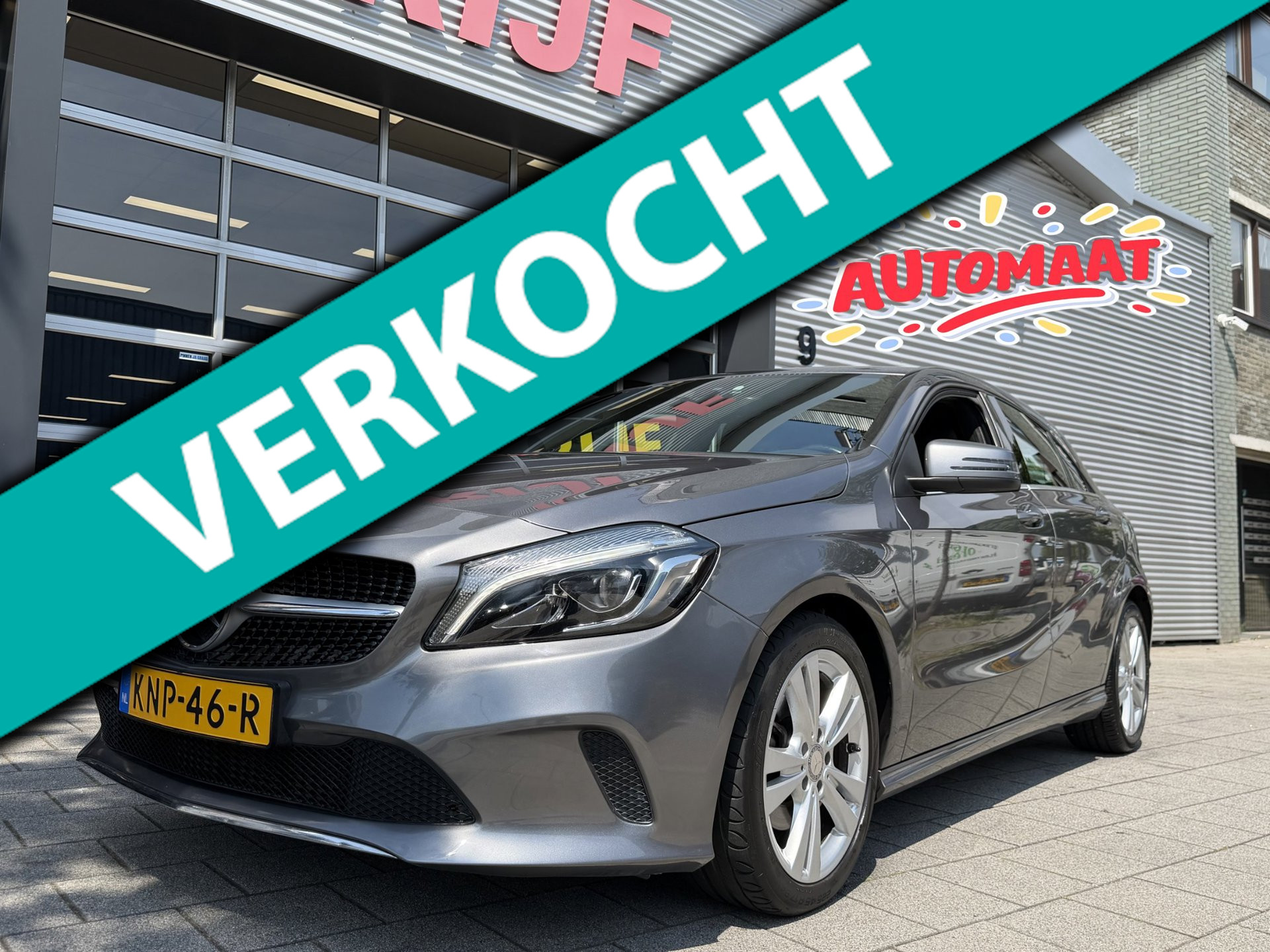 Mercedes-Benz A-klasse 180 BlueEFFICIENCY URBAN - Automaat I Navigatie I Sport pakket I PDC I 1/2 Leer I Dealer onderhouden 2017 - voorkant