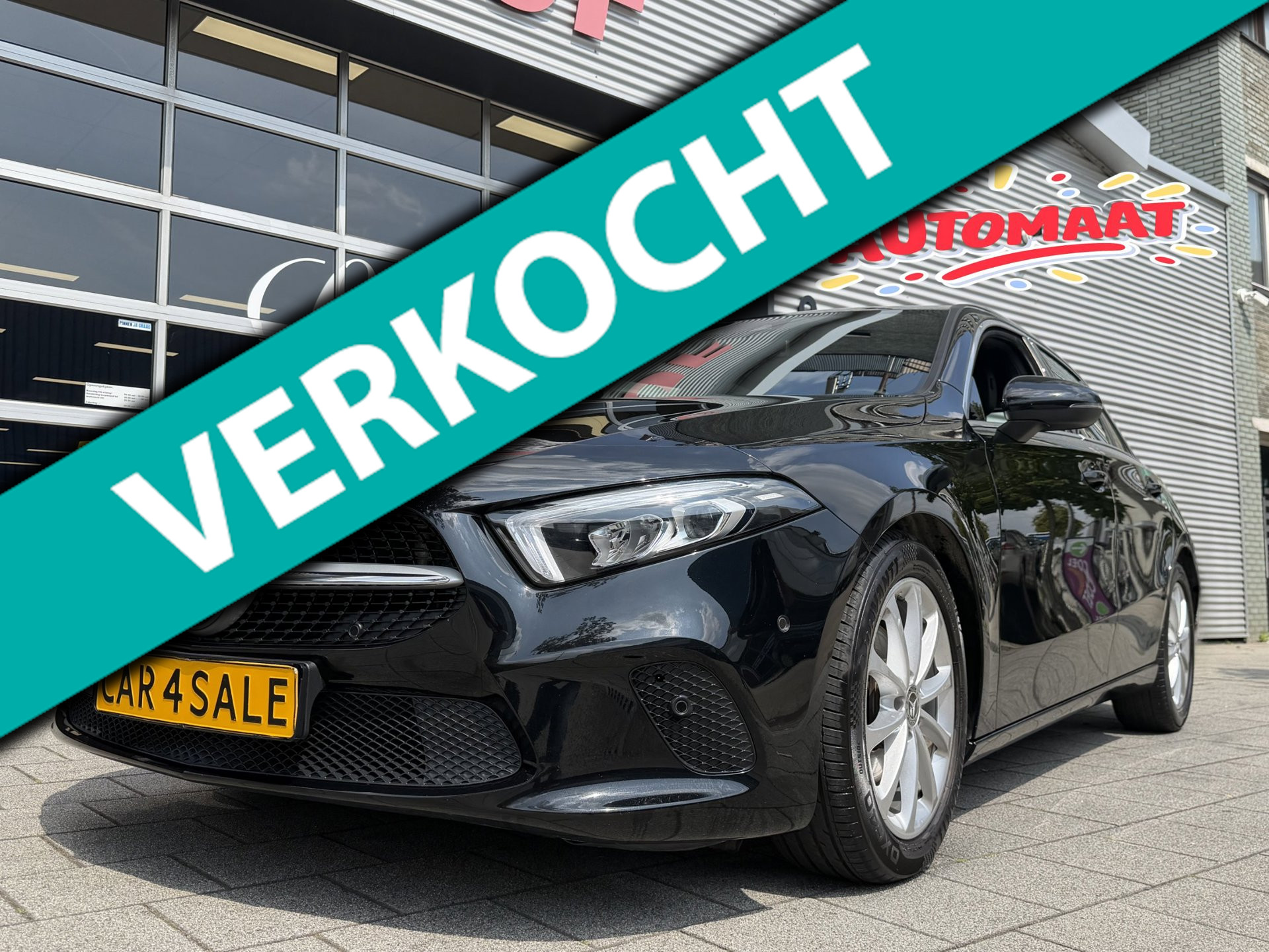 Mercedes-Benz A-klasse 180 Black Edition I Navigatie I Virtual Cockpit I Sport pakket I 1/2 Leer I LED I PDC I Dealer onderhouden 2020 - voorkant