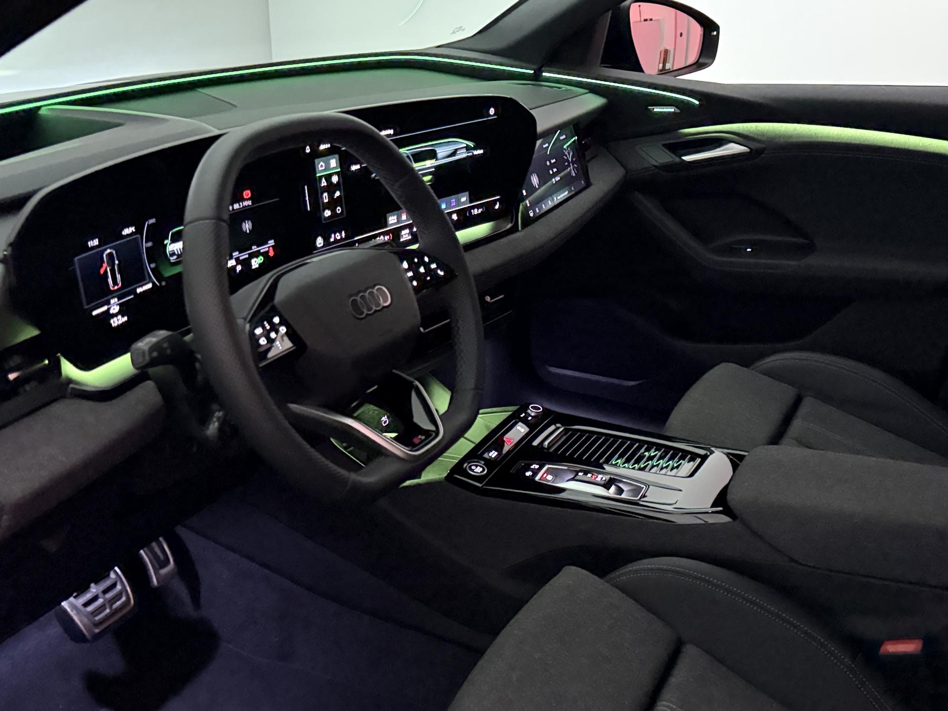 Foto van Audi Q6 Suv E-tron Quattro