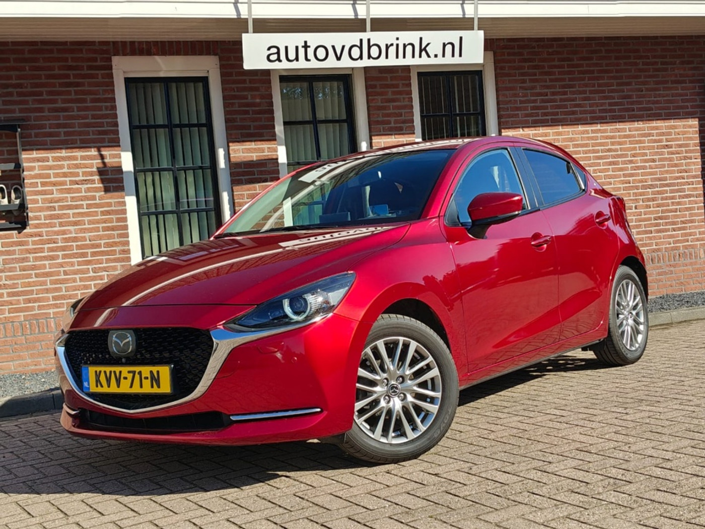 Mazda 2 1.5 Skyactiv-G SPORTS-LINE / CAMERA / ADAPTIVE CRUISE CONTROL / CARPLAY 2022 - voorkant