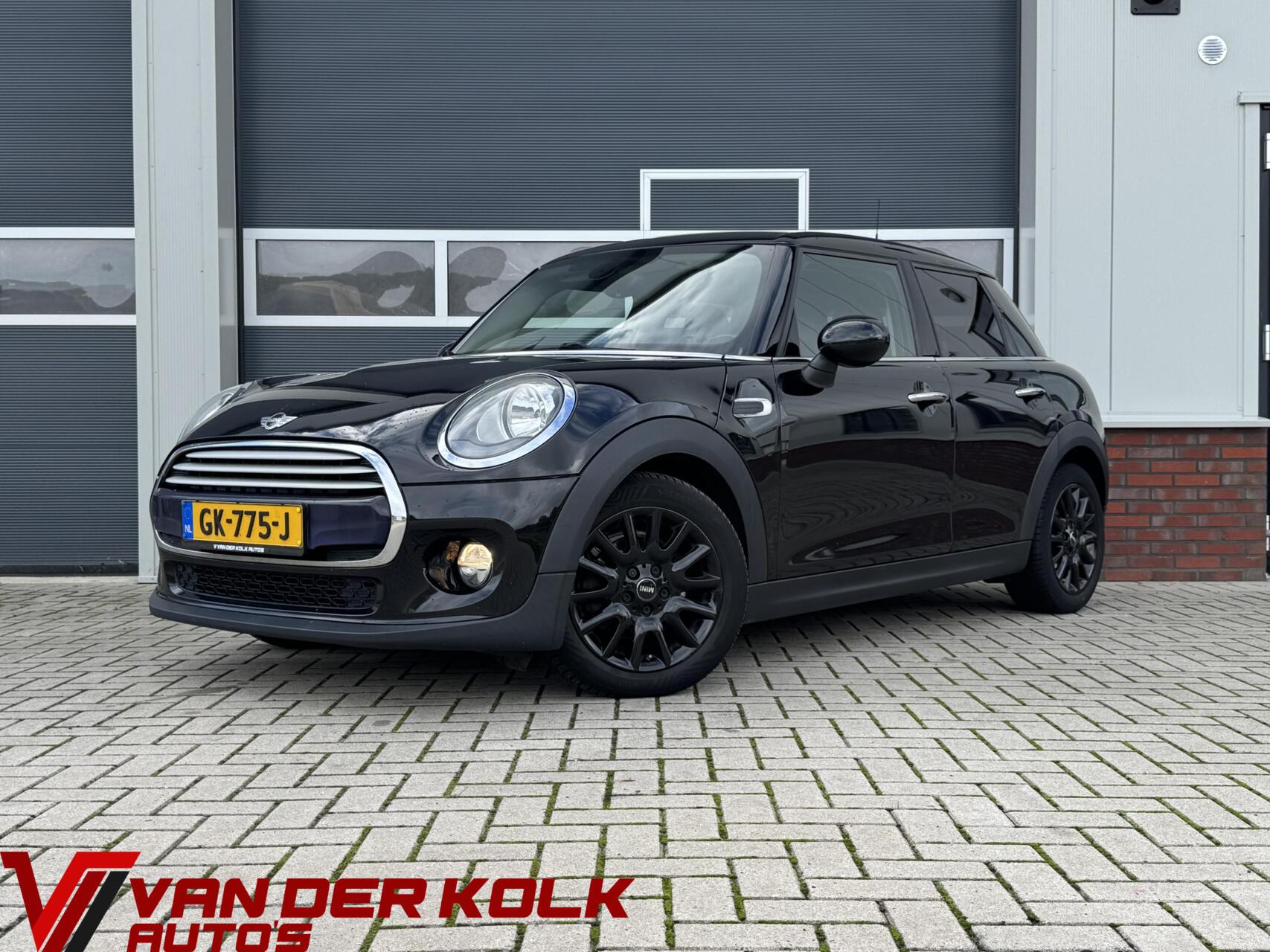 Mini Cooper D 1.5 Cooper D Business Automaat | Leder | Navigatie | Cruise | Climate | Stoelverwarming | Sensoren 2015 - voorkant