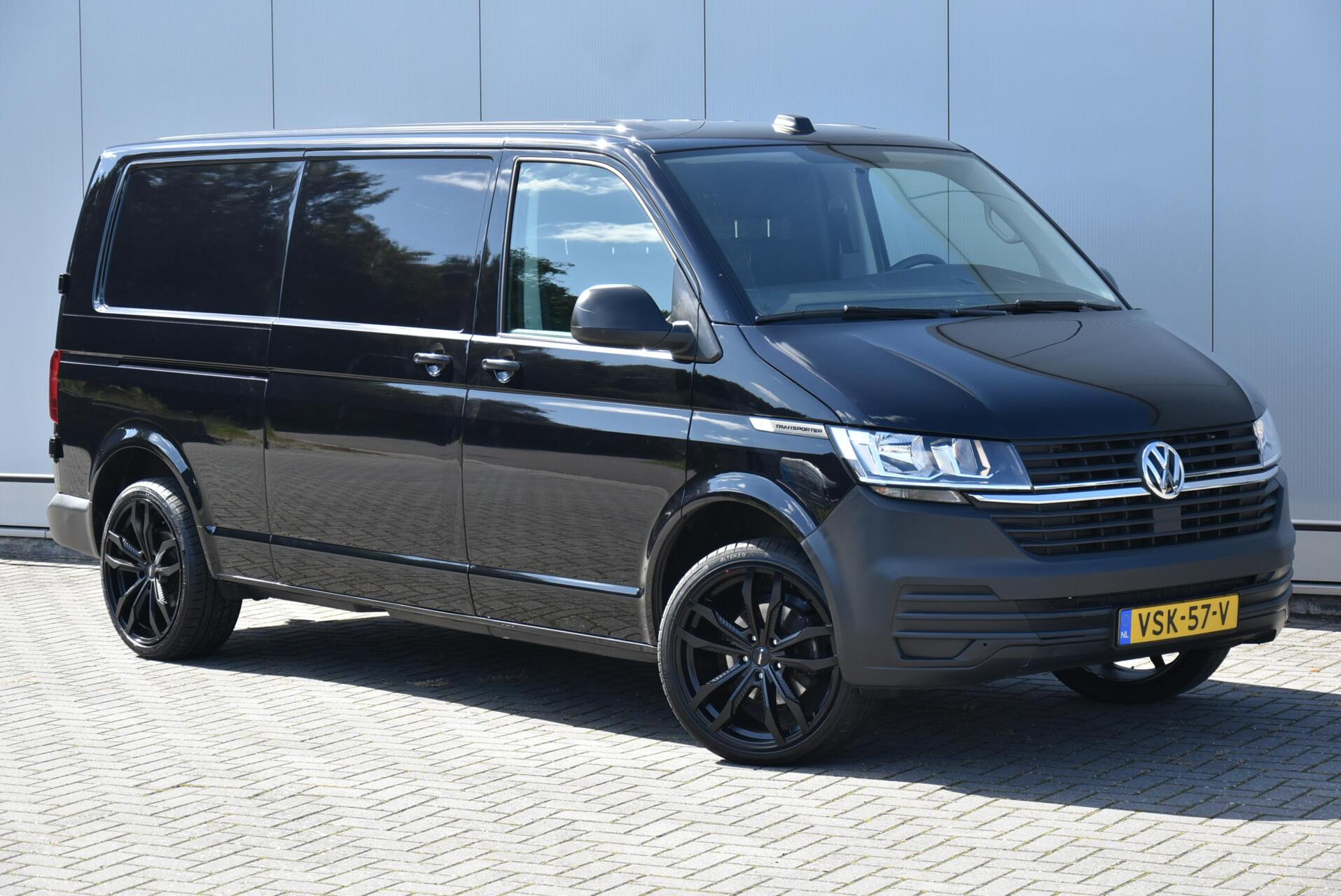 Volkswagen Transporter 2.0 TDI L2H1 Aut 150 Pk Airco Navi E6 2022 - voorkant