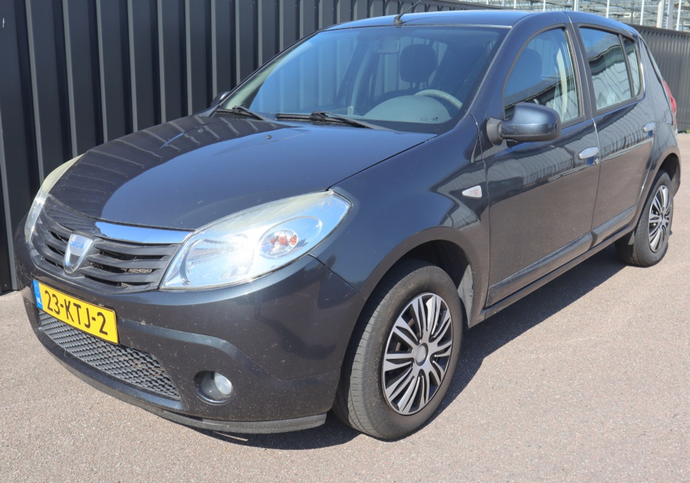 Dacia Sandero 1.2 Lauréate | snaar op 174.000 km vervang. | APK aug 2027 2010 - voorkant