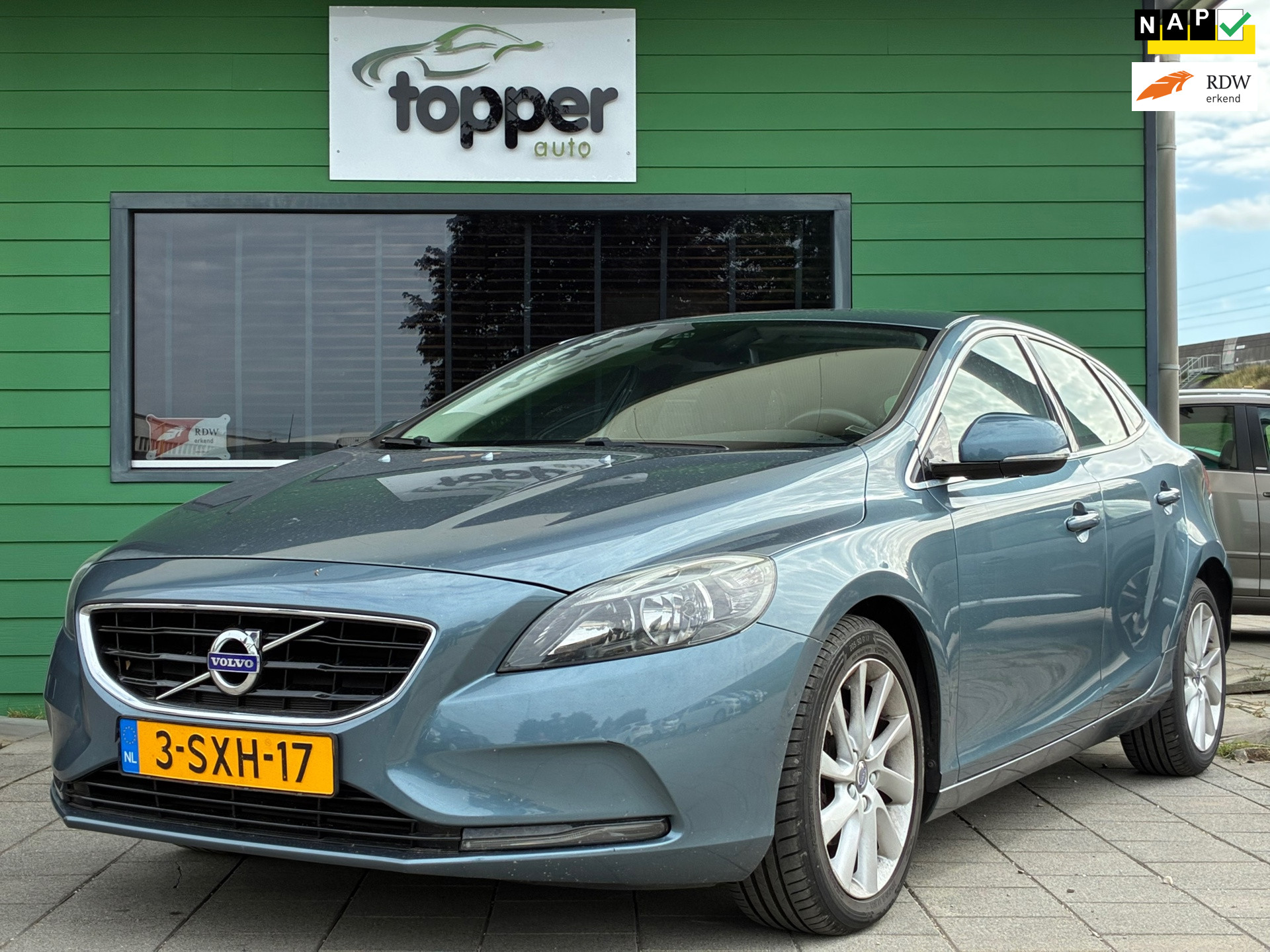 Volvo V40 1.6 D2 Momentum|1e Eigenaar|Navigatie|CruiseControl|Climatronic|Dealer Onderhouden|NAP|PDC| 2013 - voorkant