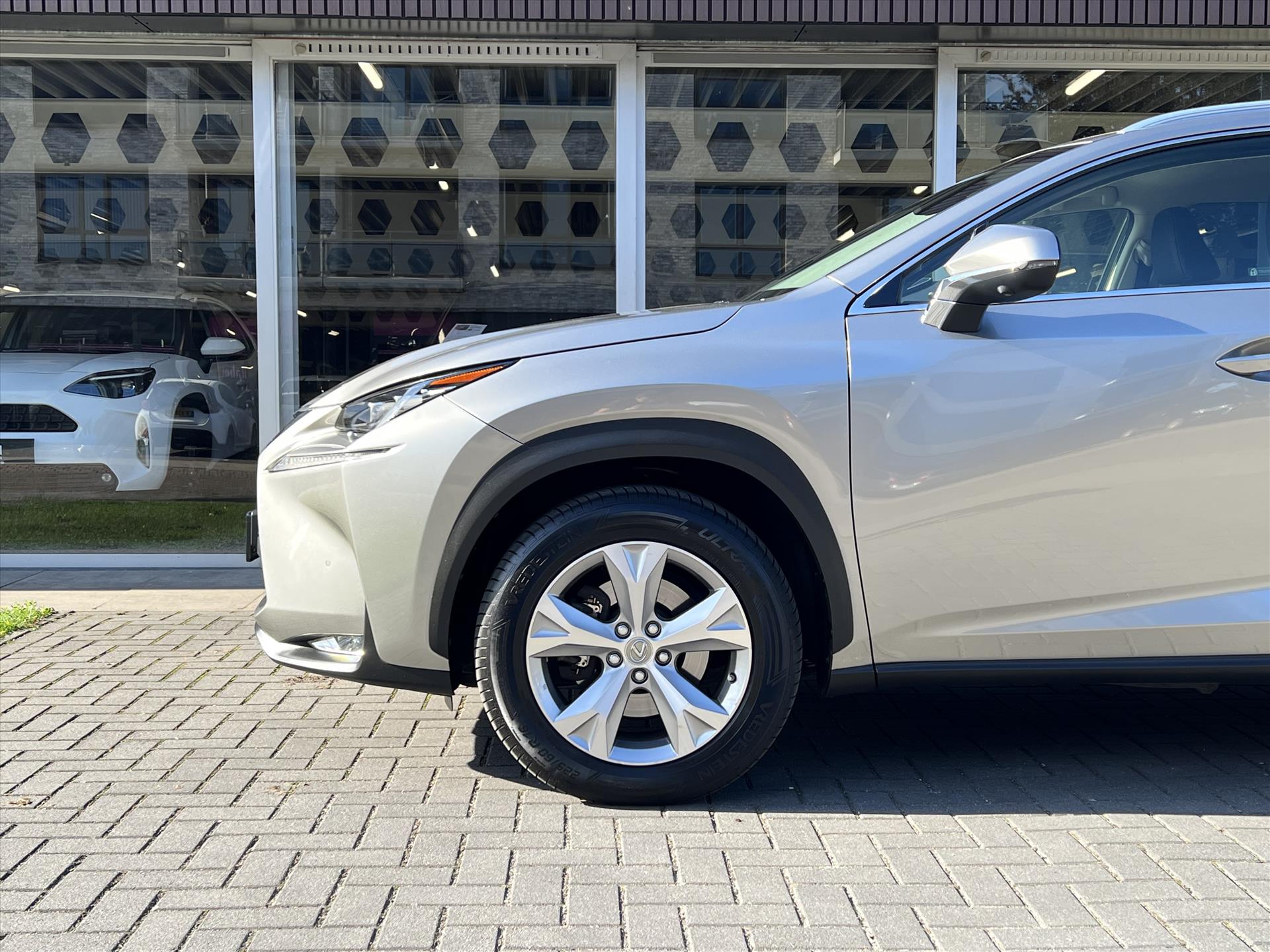 Foto van Lexus Lexus Nx300h