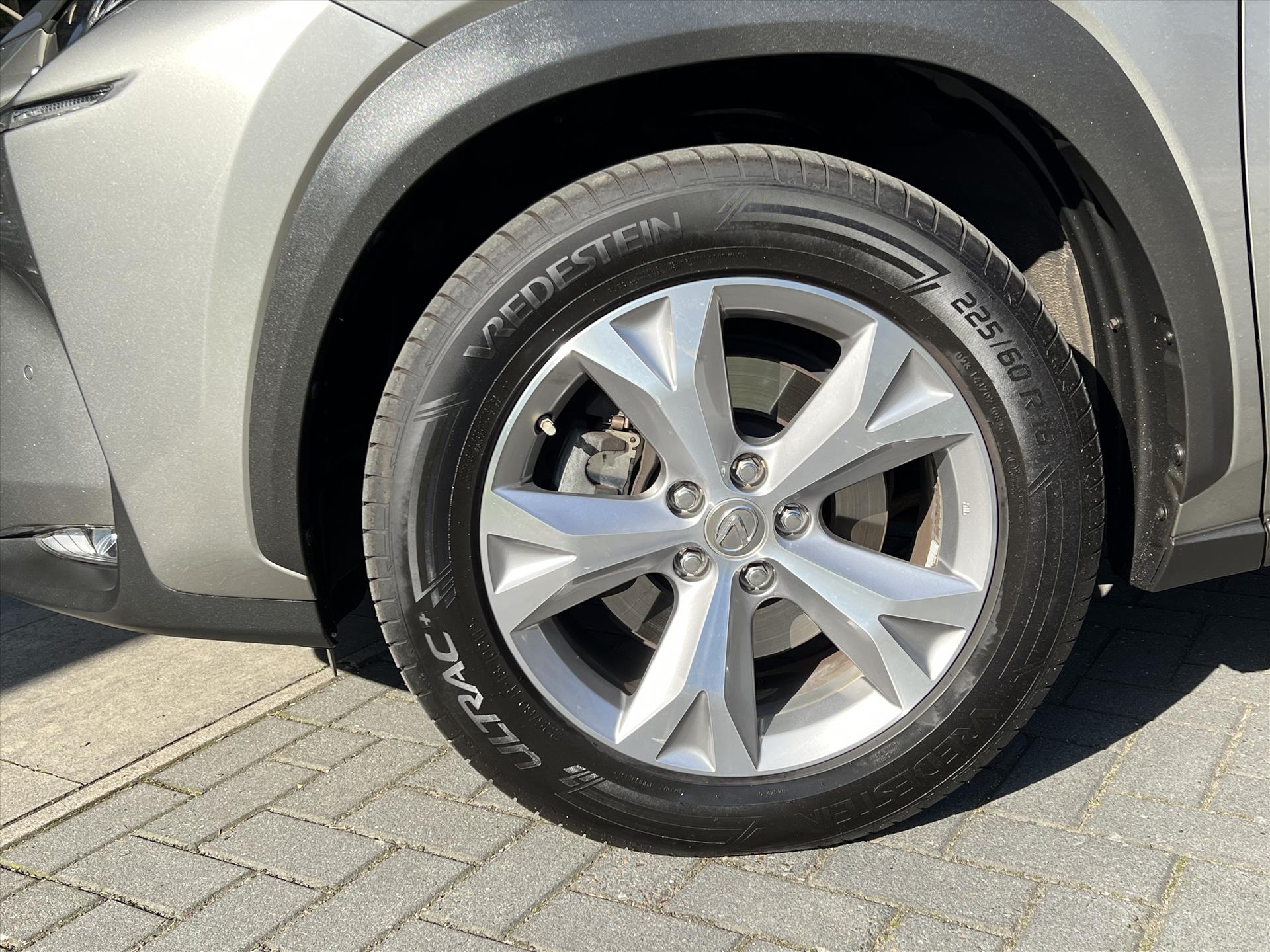Foto van Lexus Lexus Nx300h