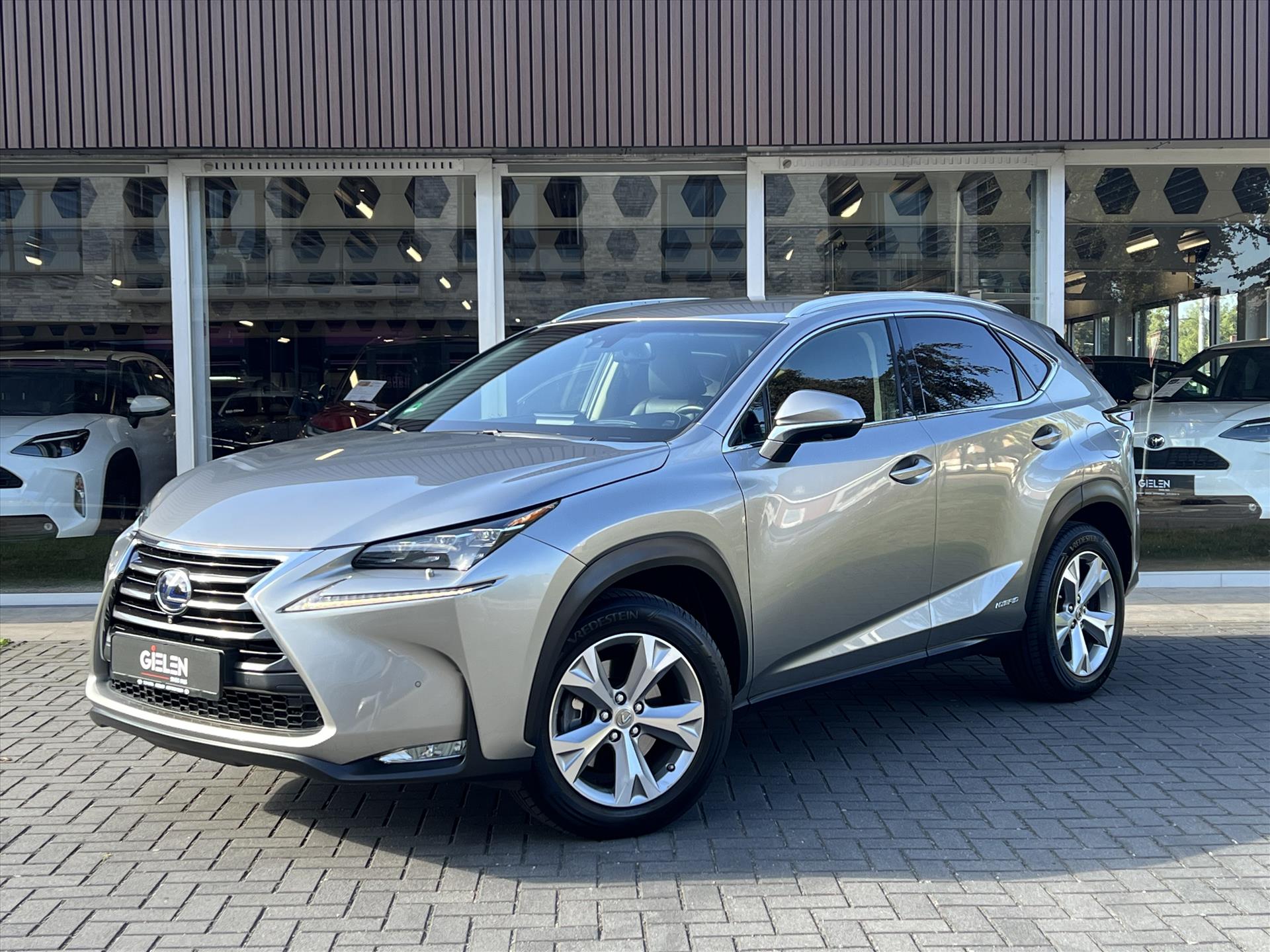 Lexus Lexus Nx300h 300h AWD Leder Navi HUD Camera Stoelventilatie Memory NL-auto 2015 - voorkant
