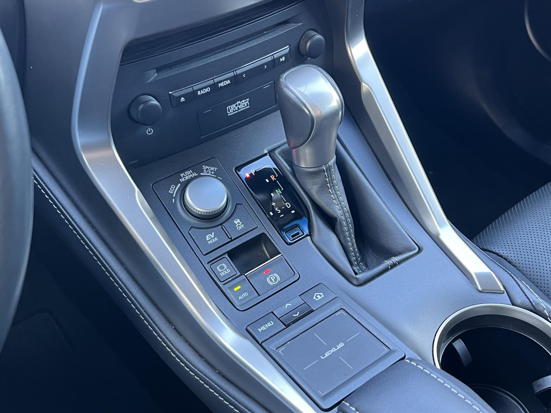 Foto van Lexus Lexus Nx300h