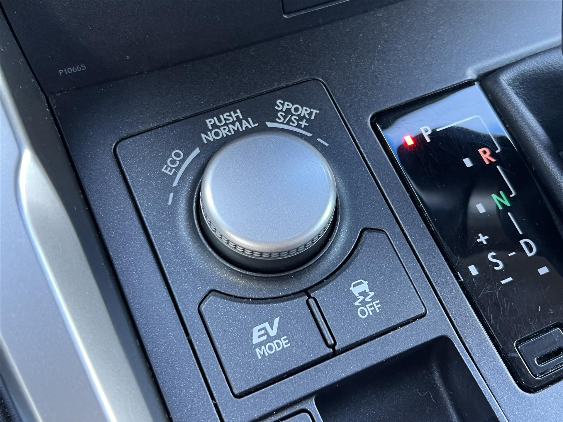 Foto van Lexus Lexus Nx300h
