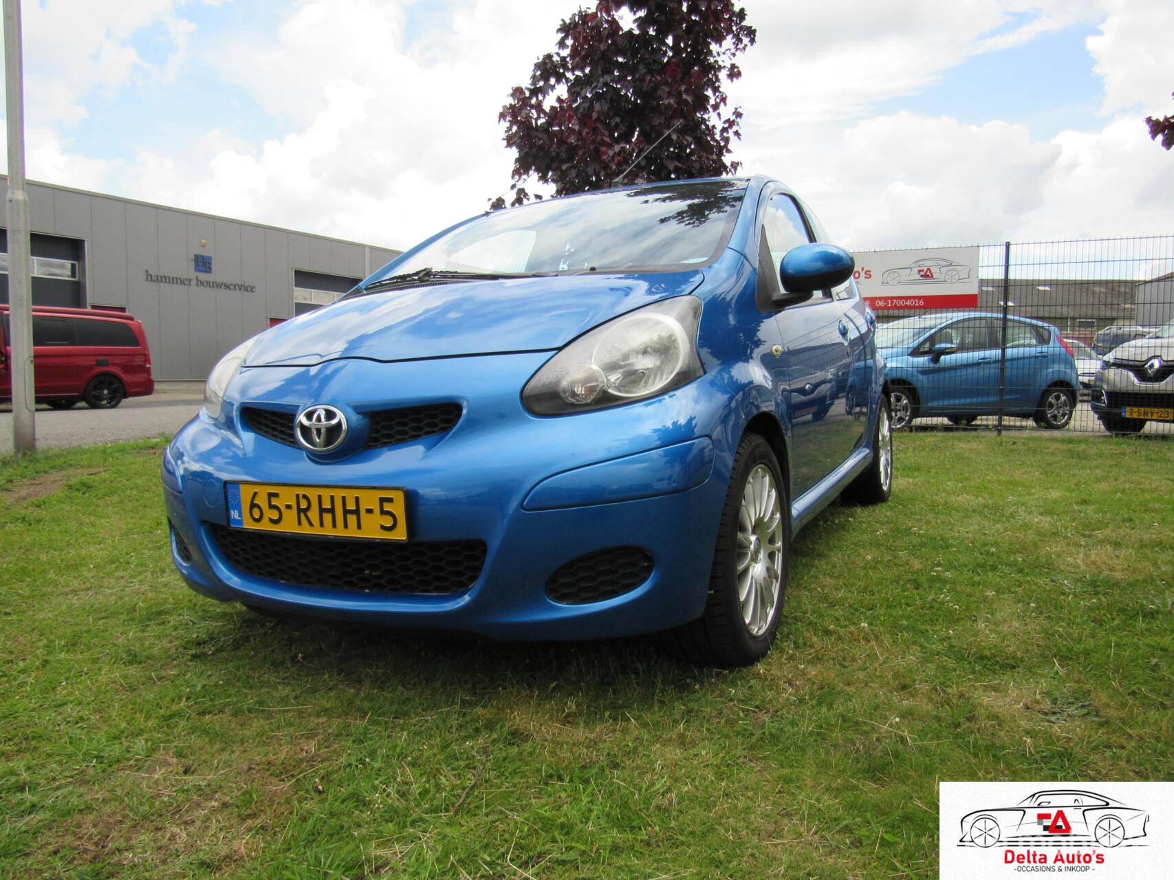 Toyota Toyota Aygo 1.0-12V Comfort Navigator Airco,apk 02-02-2027 2011 - voorkant