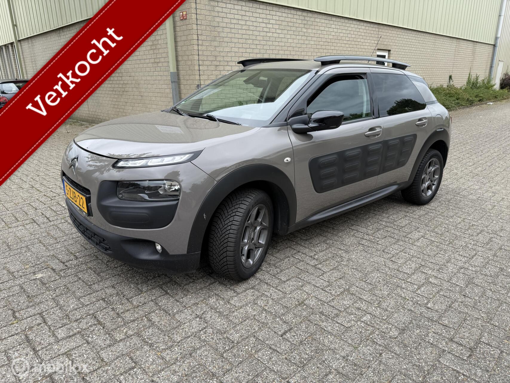 Citroen C4 Cactus 1.2 VTi Shine 2015 - voorkant