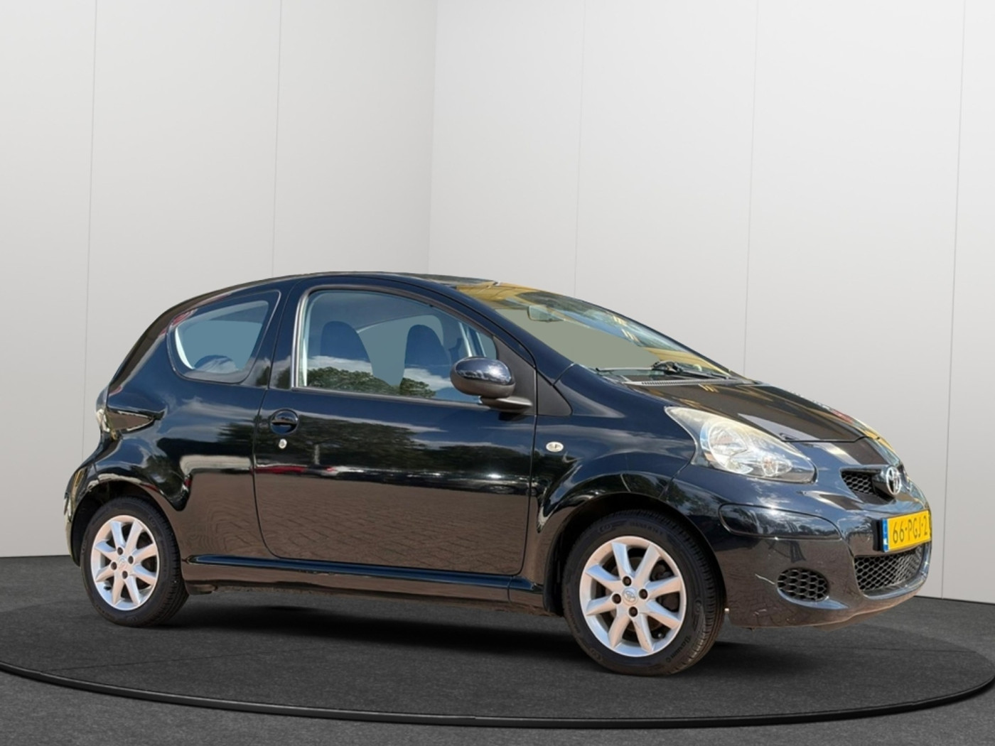Toyota Toyota Aygo 1.0-12V Comfort Nav. 2011 - voorkant