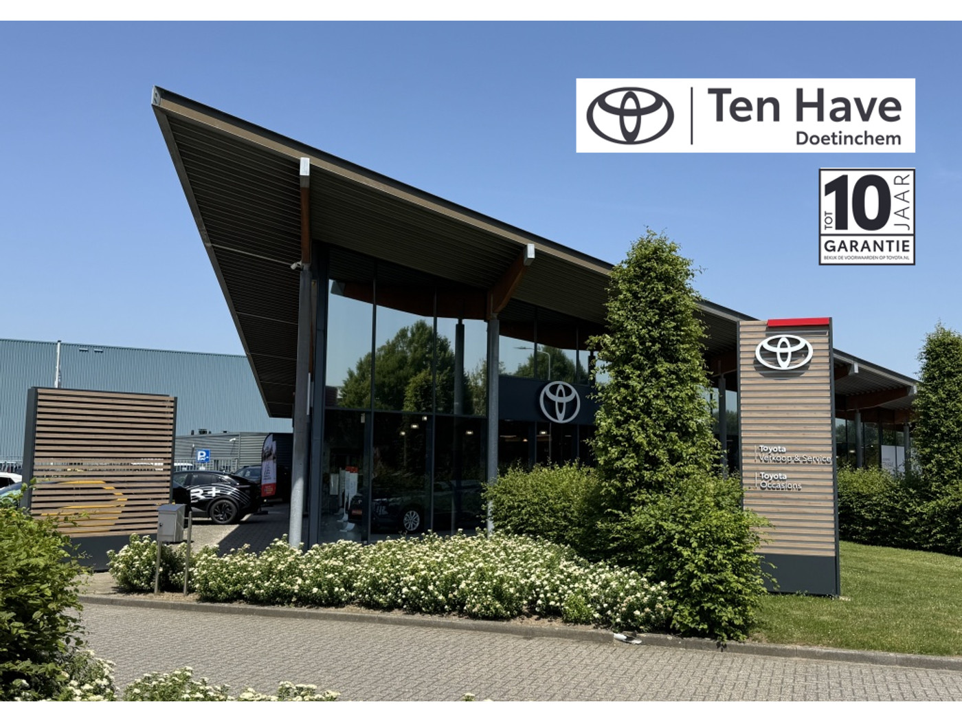Toyota Toyota Corolla 2.0 Hybrid First Edition automaat | Apple Carplay / Android auto | 17” lichtmetalen velg | Toyota Touch® 2 Go Plus navigatiesysteem | Regensensor | Mistlampen voor | Automatisch inklapbare en verwarmb 2019 - voorkant