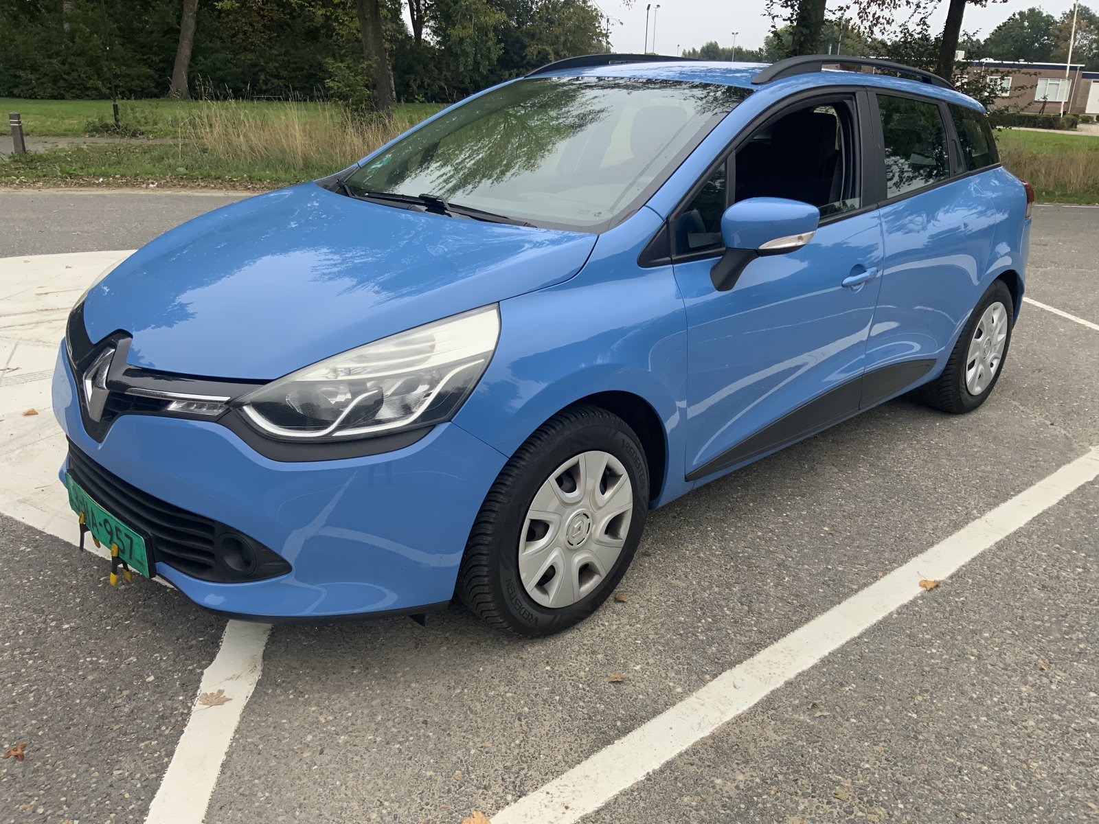 Renault Clio Estate 0.9 TCe Expression 2015 - voorkant
