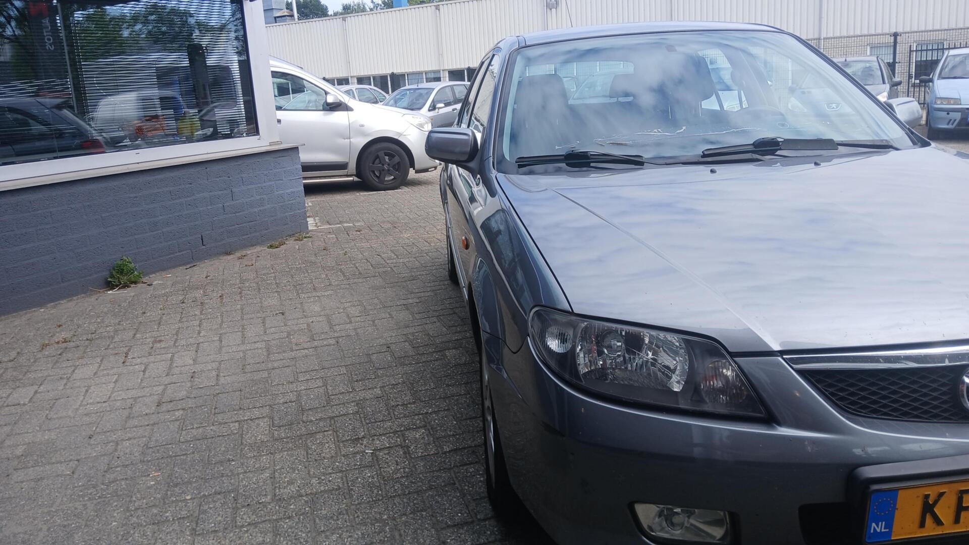 Foto van Mazda Mazda 323f