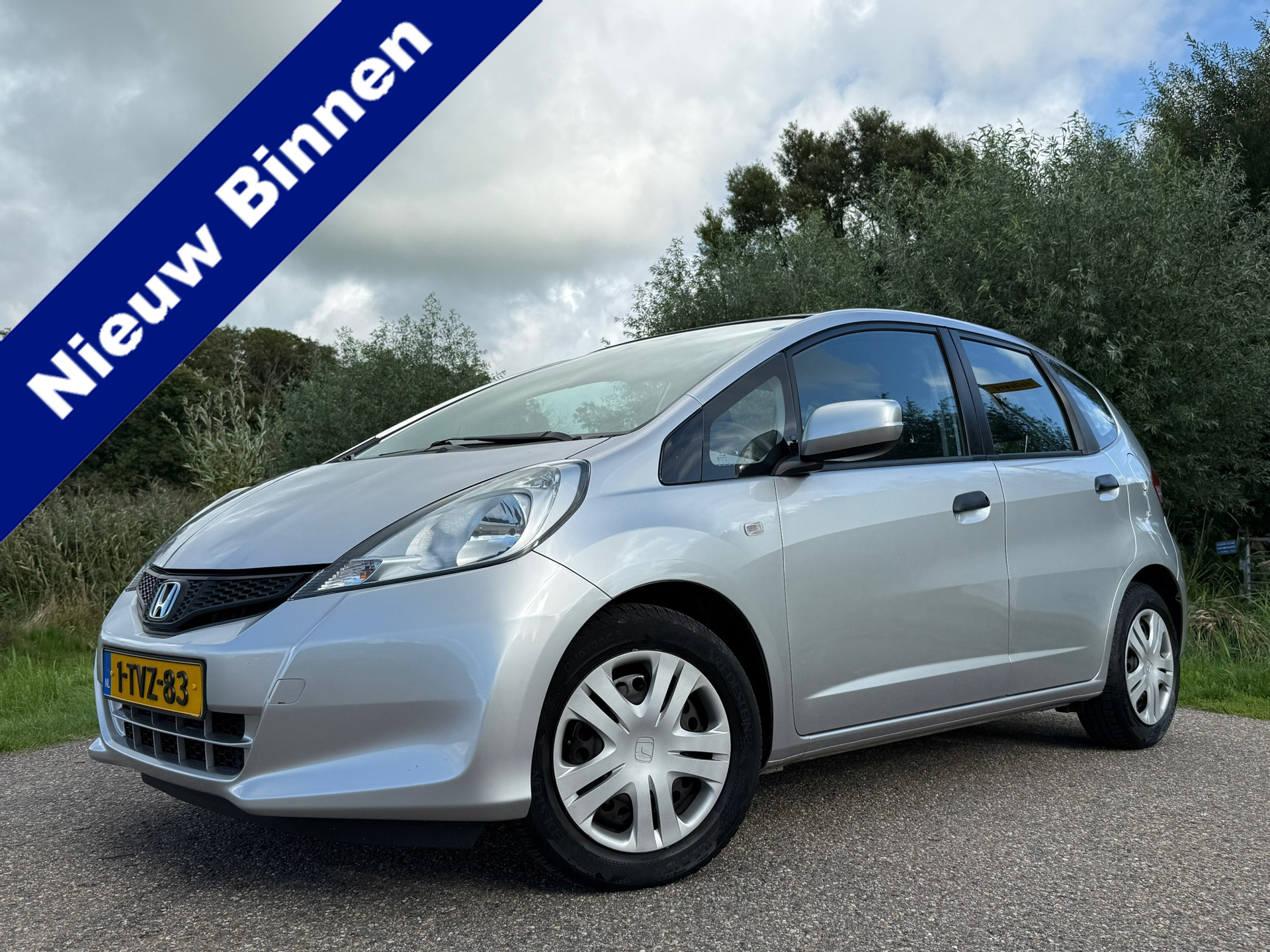 Honda Jazz 1.2 Cool Plus | Airco | slechts 114.573 km | 2e Eigenaar | Elektrisch pakket | Nieuwe APK | Goed Onderhouden | 2014 - voorkant