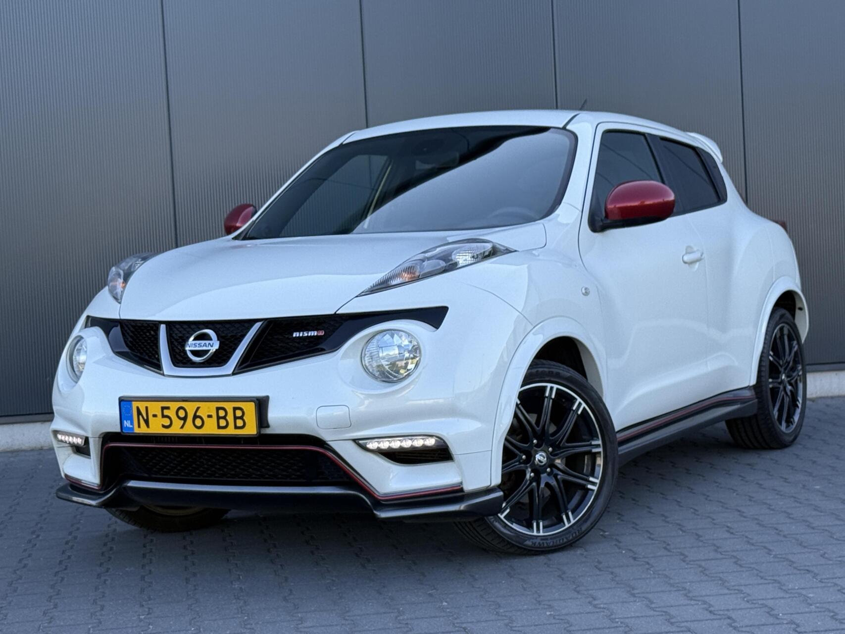 Nissan Juke 1.6 Turbo Nismo All-Mode 200+ PK - Automaat - Alcantara 2013 - voorkant