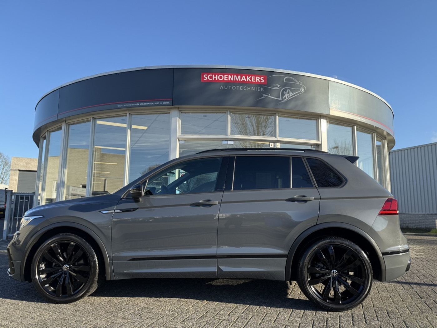 Volkswagen Tiguan 1.5 TSI R-Line Bns+ 150 pk 2021 - voorkant
