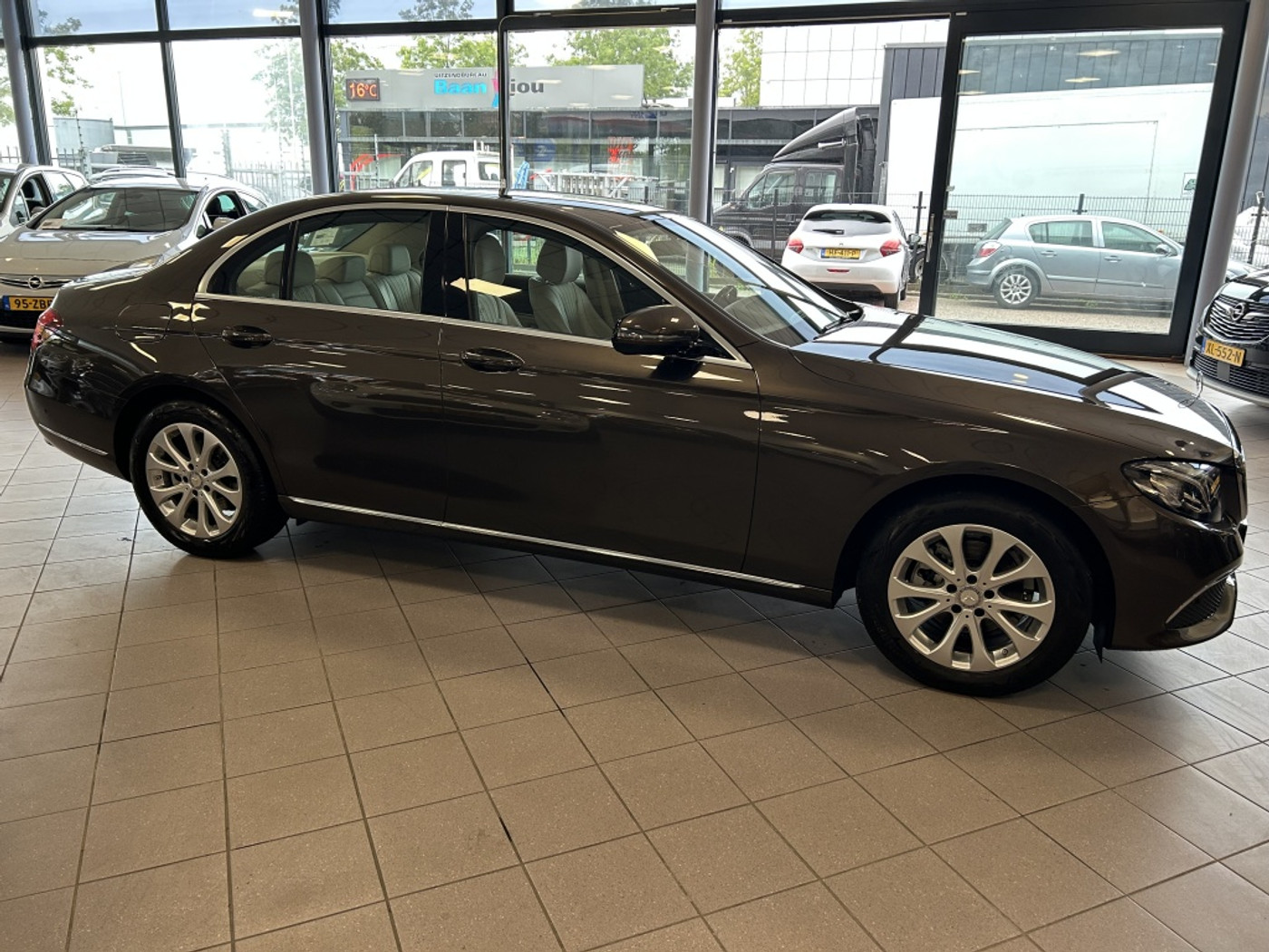 Foto van Mercedes-Benz E 200