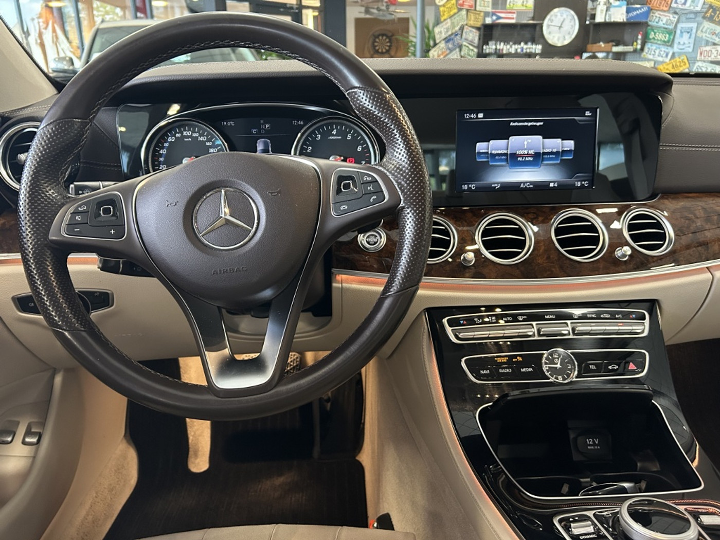 Foto van Mercedes-Benz E 200