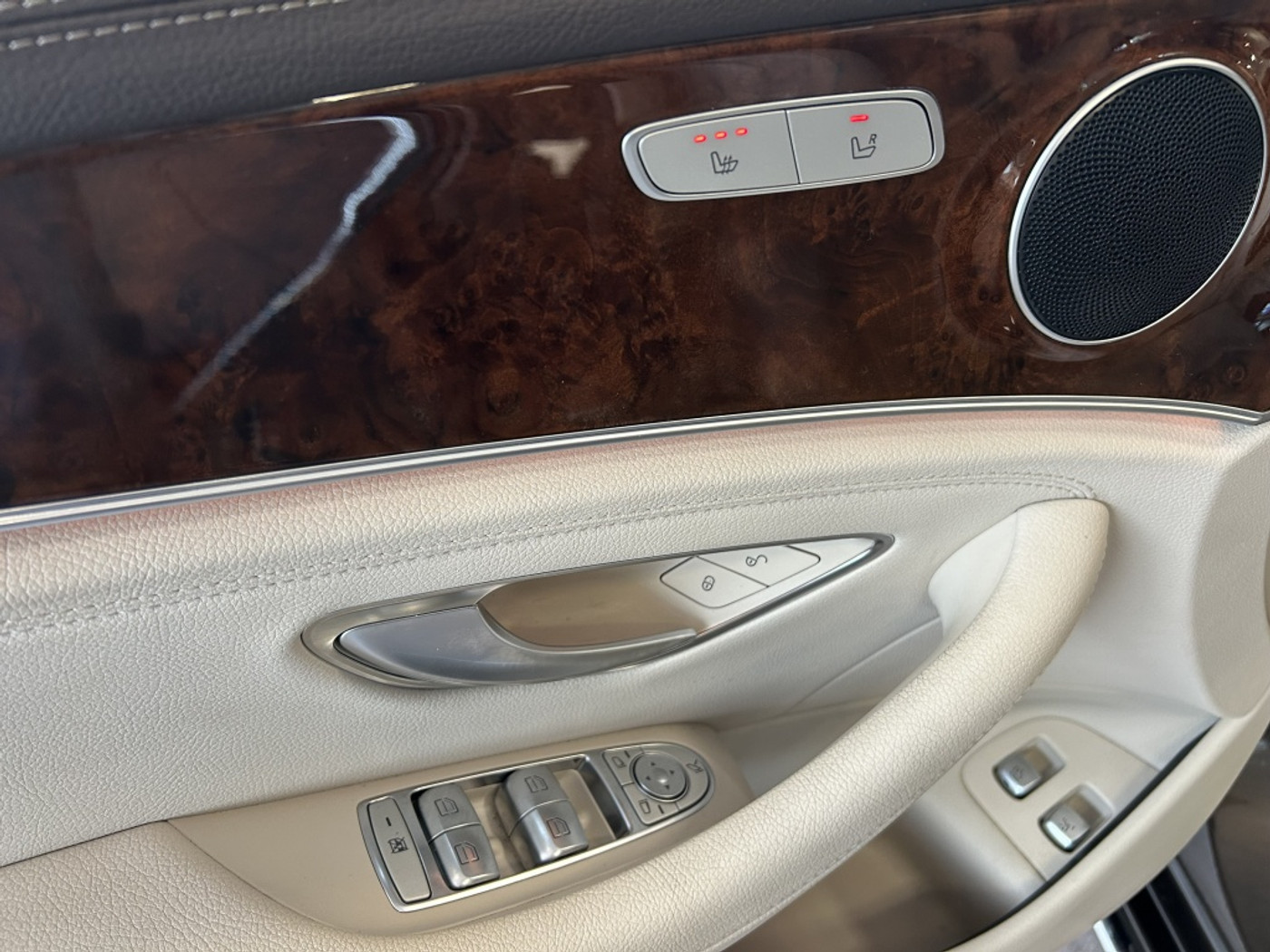 Foto van Mercedes-Benz E 200