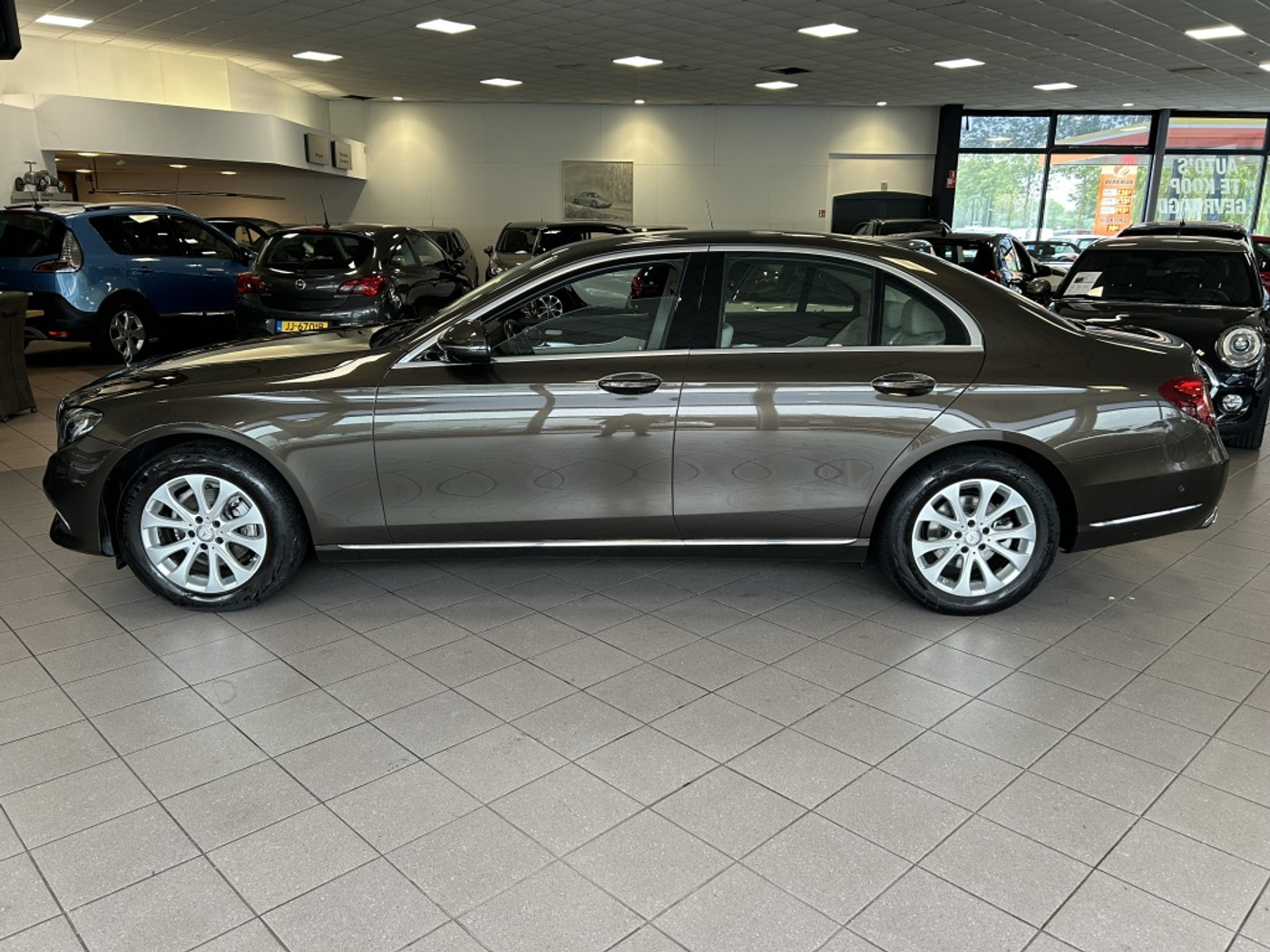 Foto van Mercedes-Benz E 200