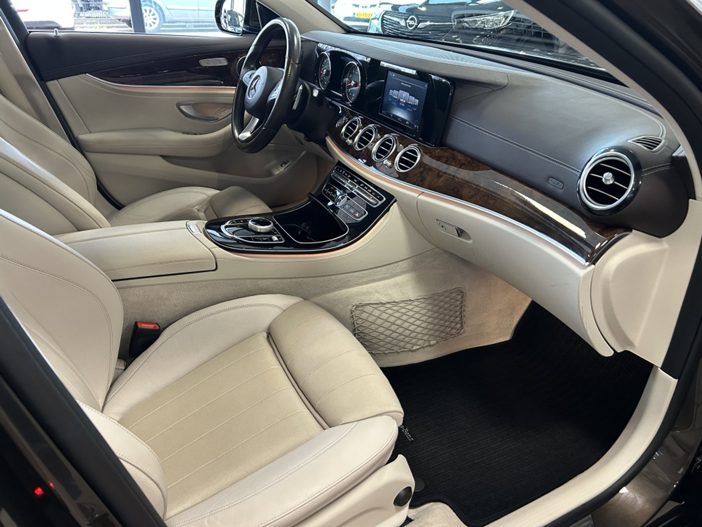 Foto van Mercedes-Benz E 200