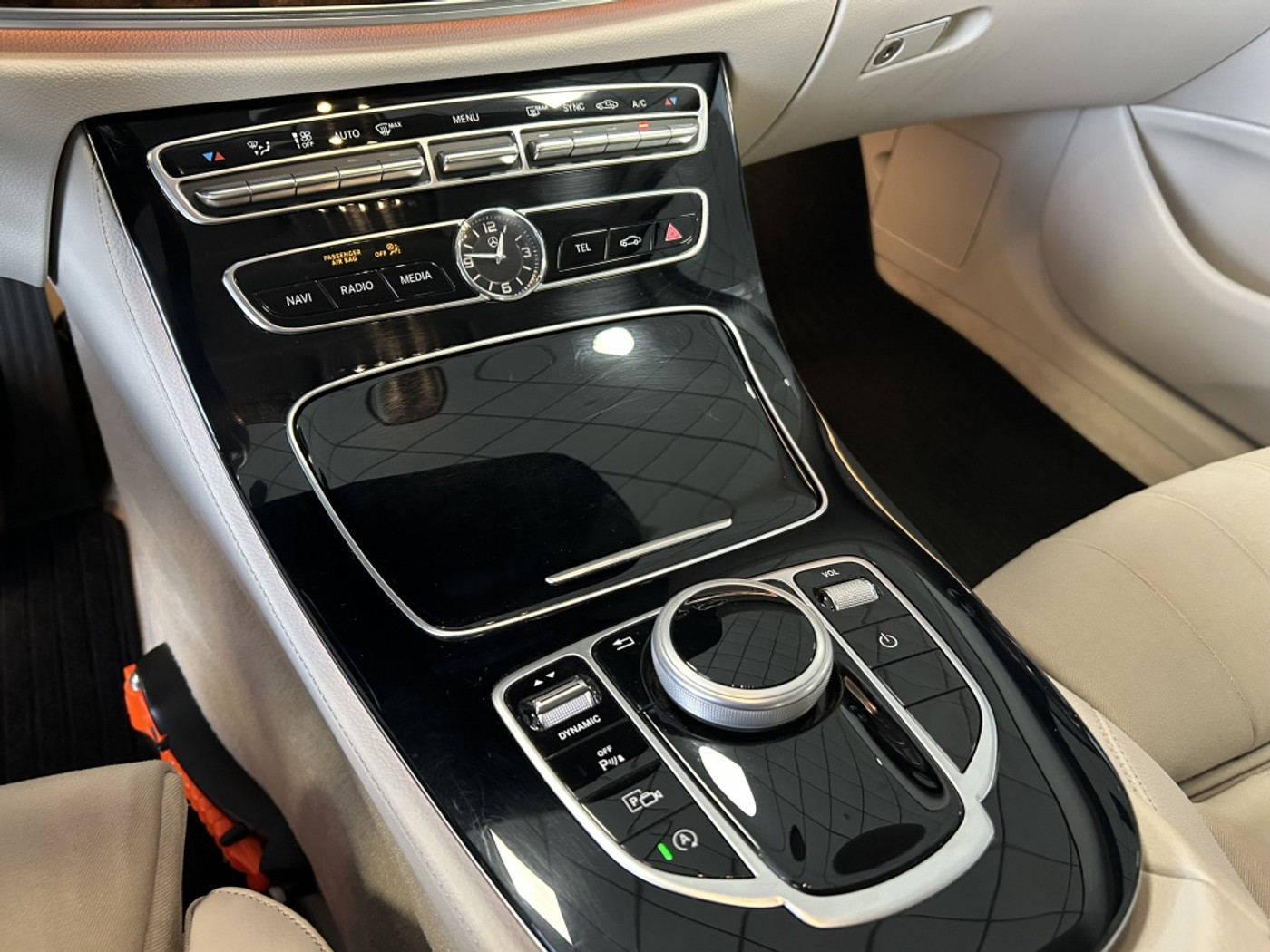 Foto van Mercedes-Benz E 200