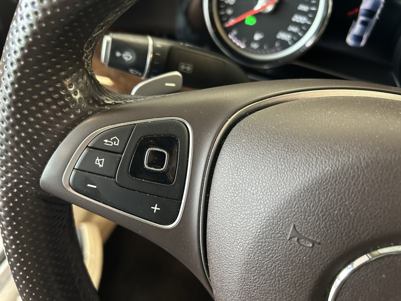Foto van Mercedes-Benz E 200