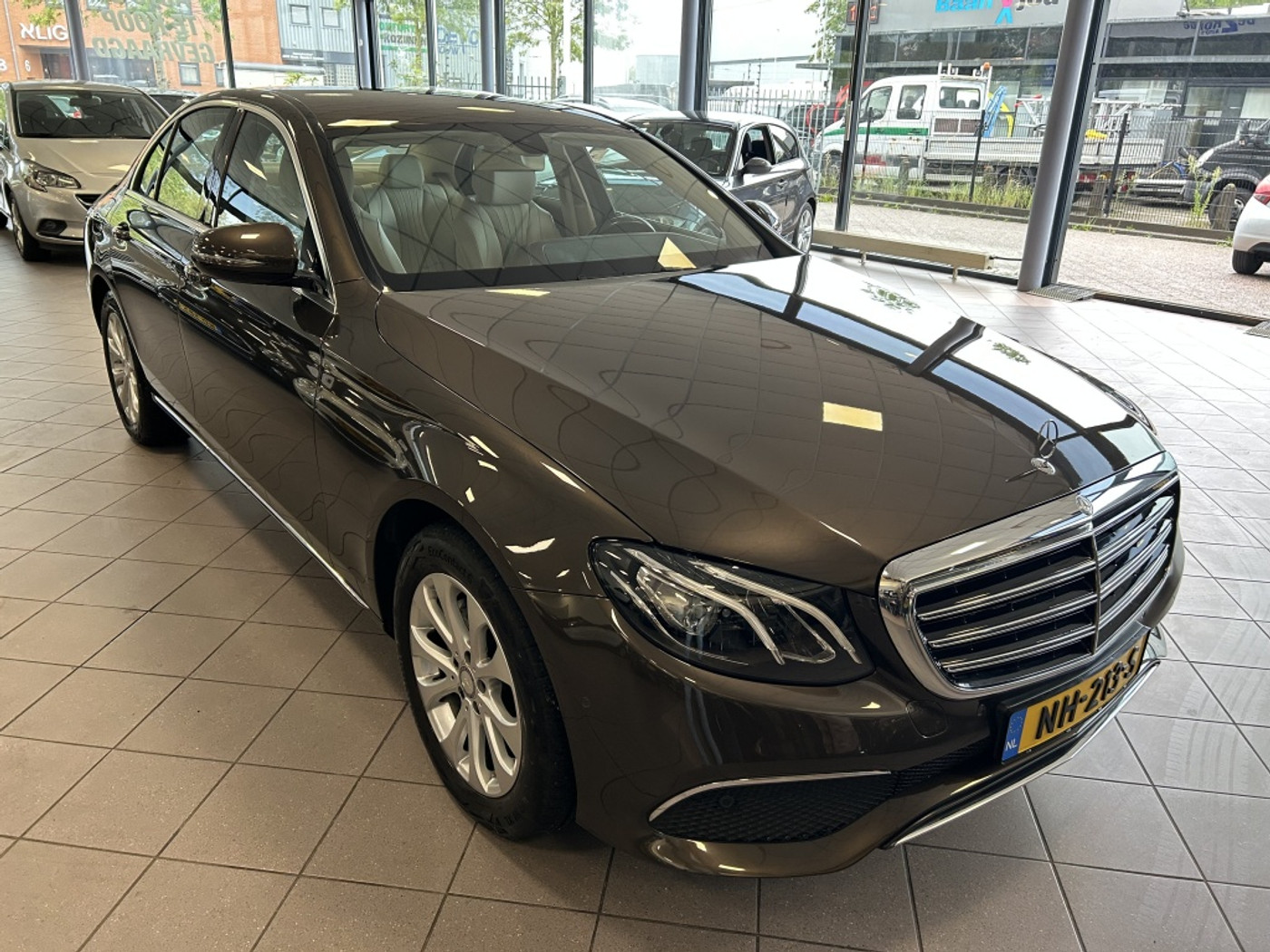 Foto van Mercedes-Benz E 200