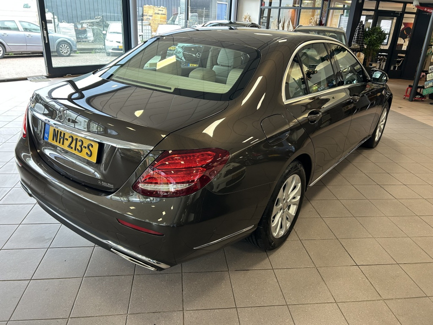Foto van Mercedes-Benz E 200