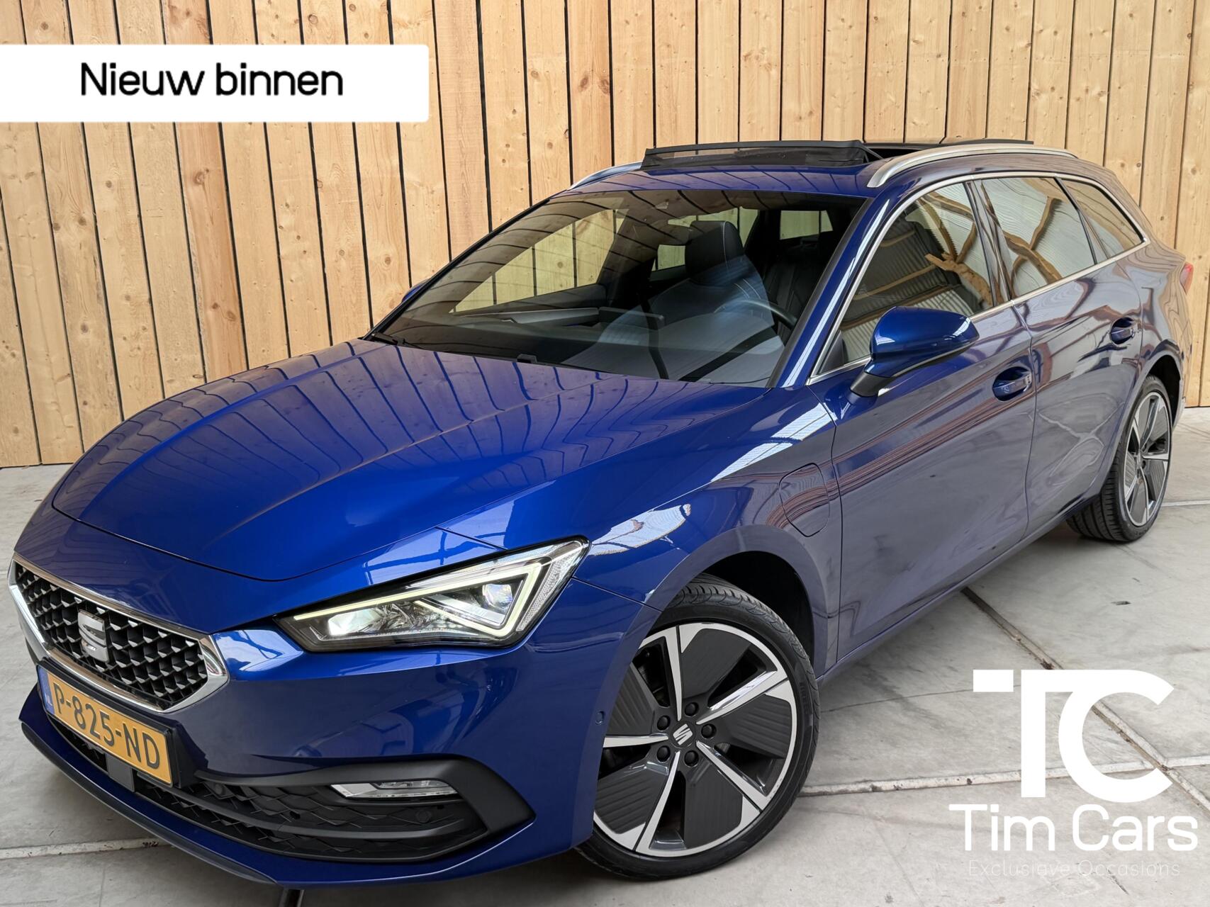 Seat Leon Sportstourer 1.4 TSI eHybrid PHEV Xcellence Apple CarPlay/Android Auto | Achteruitrijcamera | Adaptieve cruise control | LED verlichting | Stoel- en stuurverwarming | Panoramadak | Trekhaak 2021 - voorkant