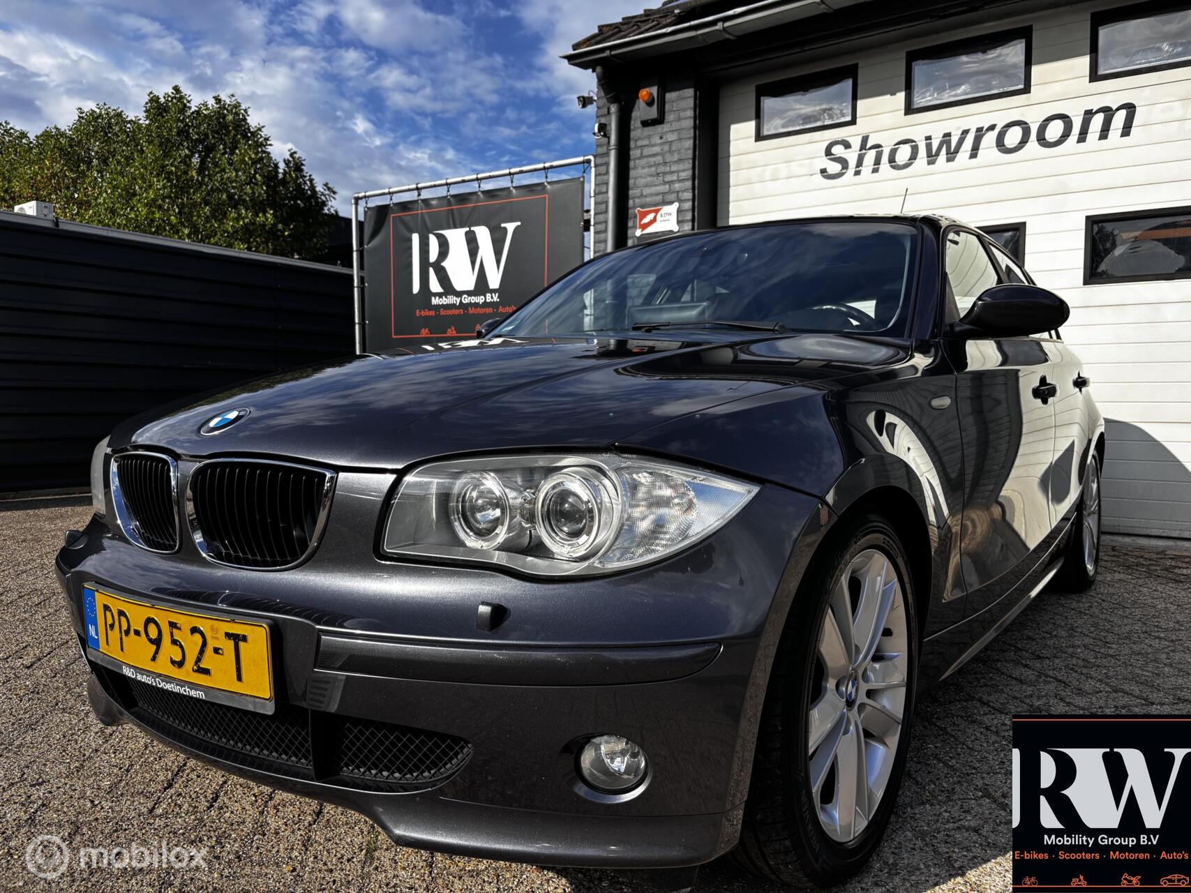 BMW 120i 120i Executive *CRUISE*A/C*PANO*NAVI*LEDER* 2004 - voorkant