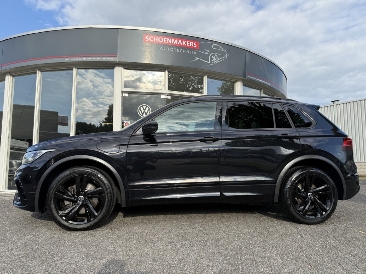Volkswagen Tiguan 1.4 TSI eHy R Bns+ 2022 - voorkant
