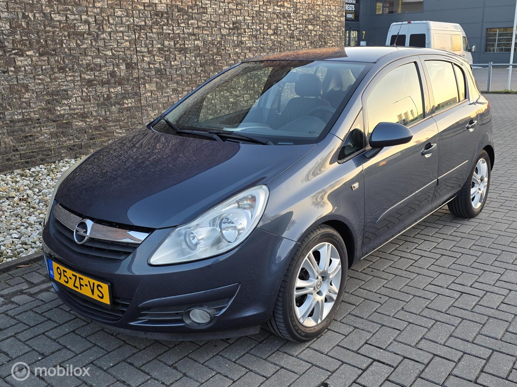 Opel Corsa 1.4-16V Enjoy - Airco - Cruise - Isofix! 2008 - voorkant