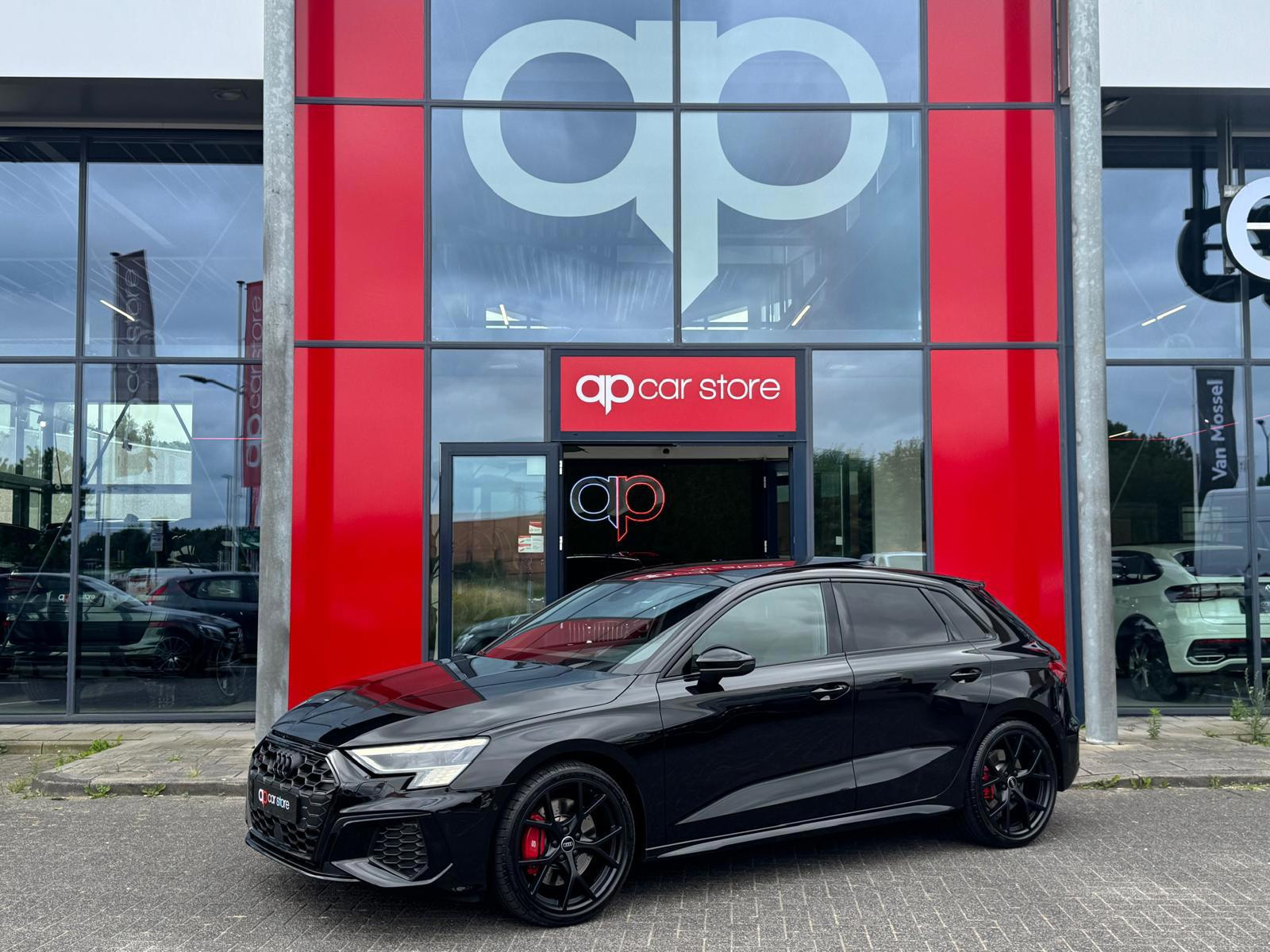 Audi S3 Sportback 2.0 TFSI S3 Edition One Quattro VOL | Panorama | Memory Seats | RED Stitch | B&O | Led Matrix | BTW | 2022 - voorkant