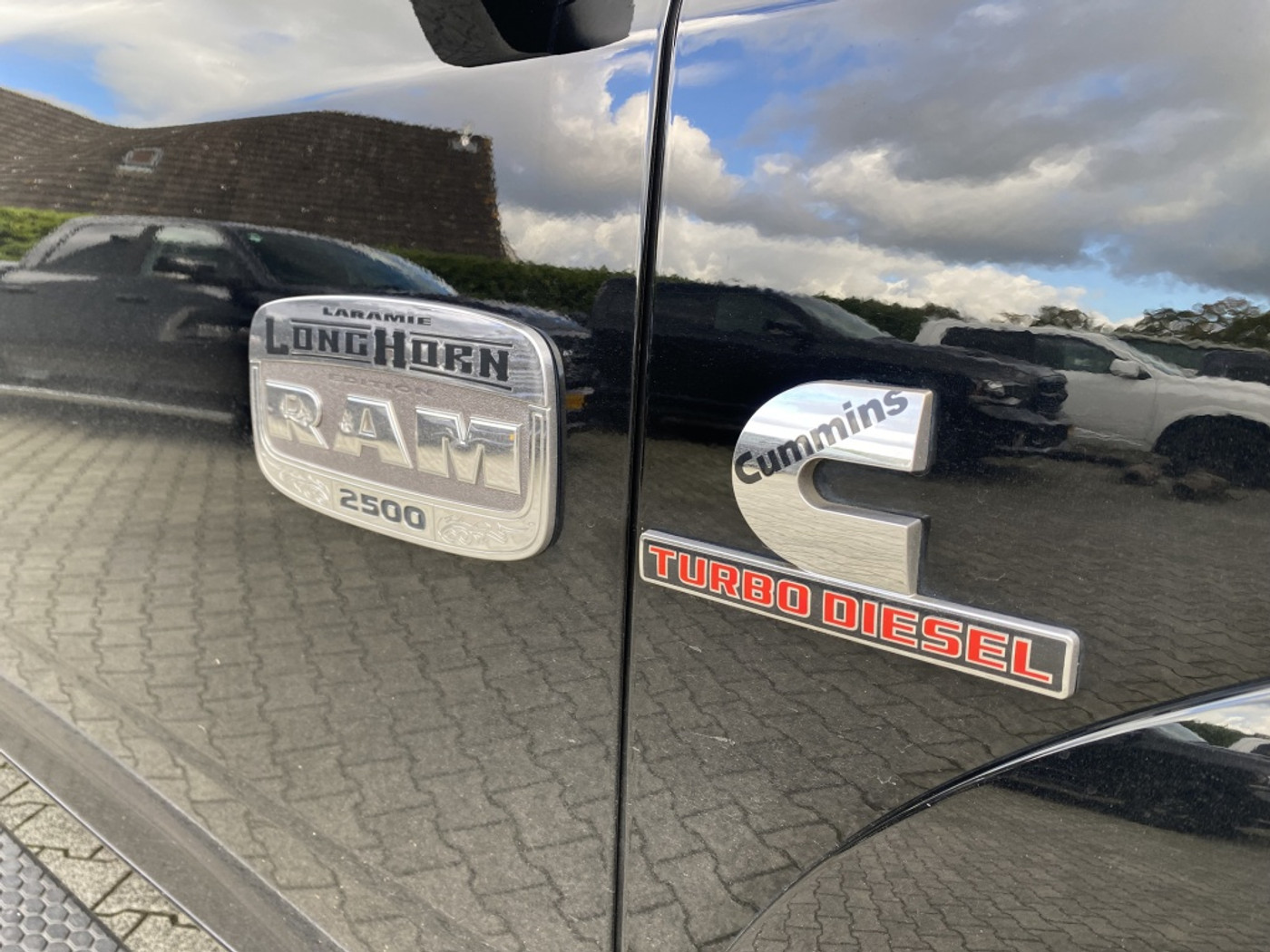 Foto van Ram Ram 2500 Long Horn