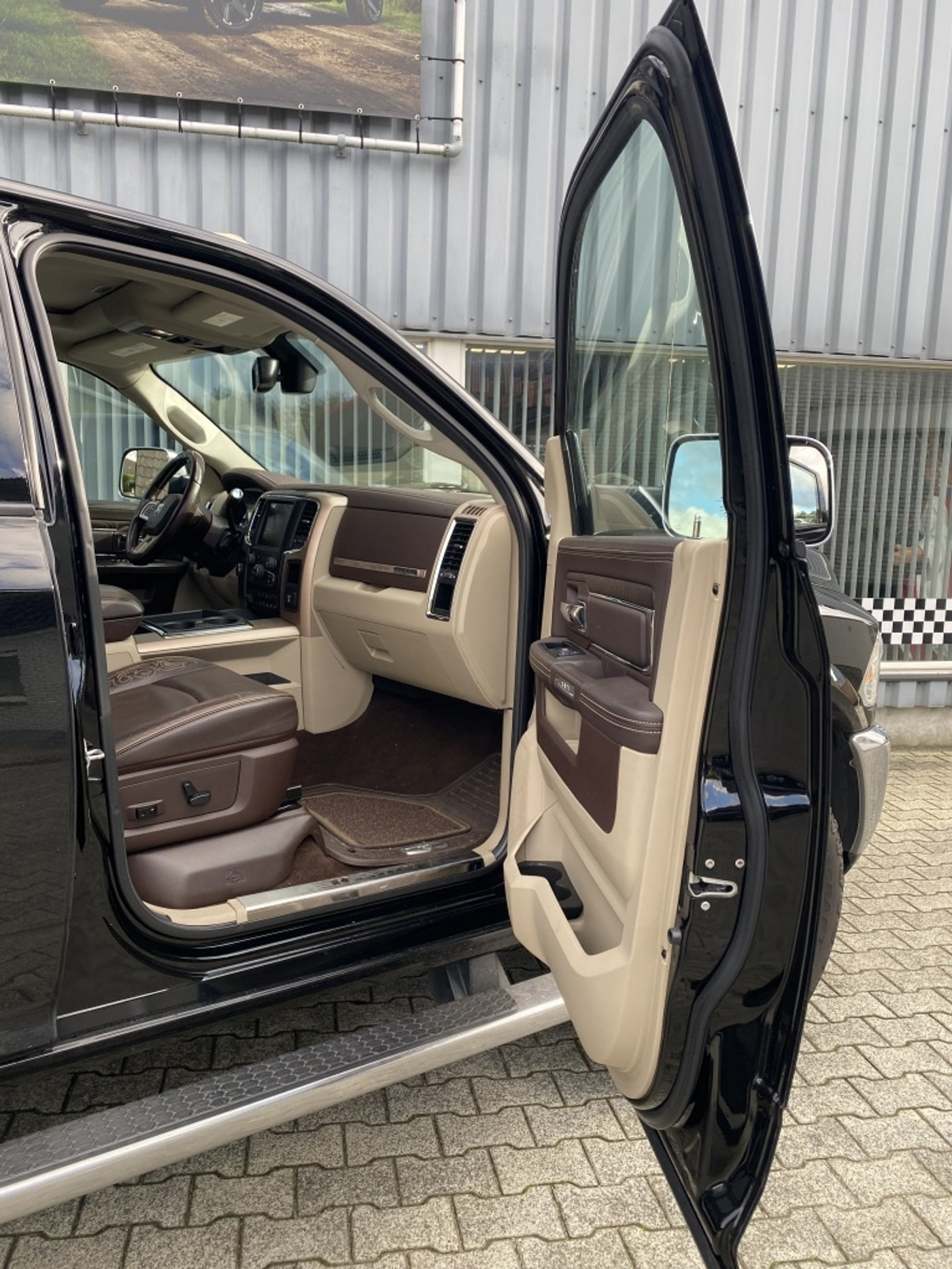 Foto van Ram Ram 2500 Long Horn