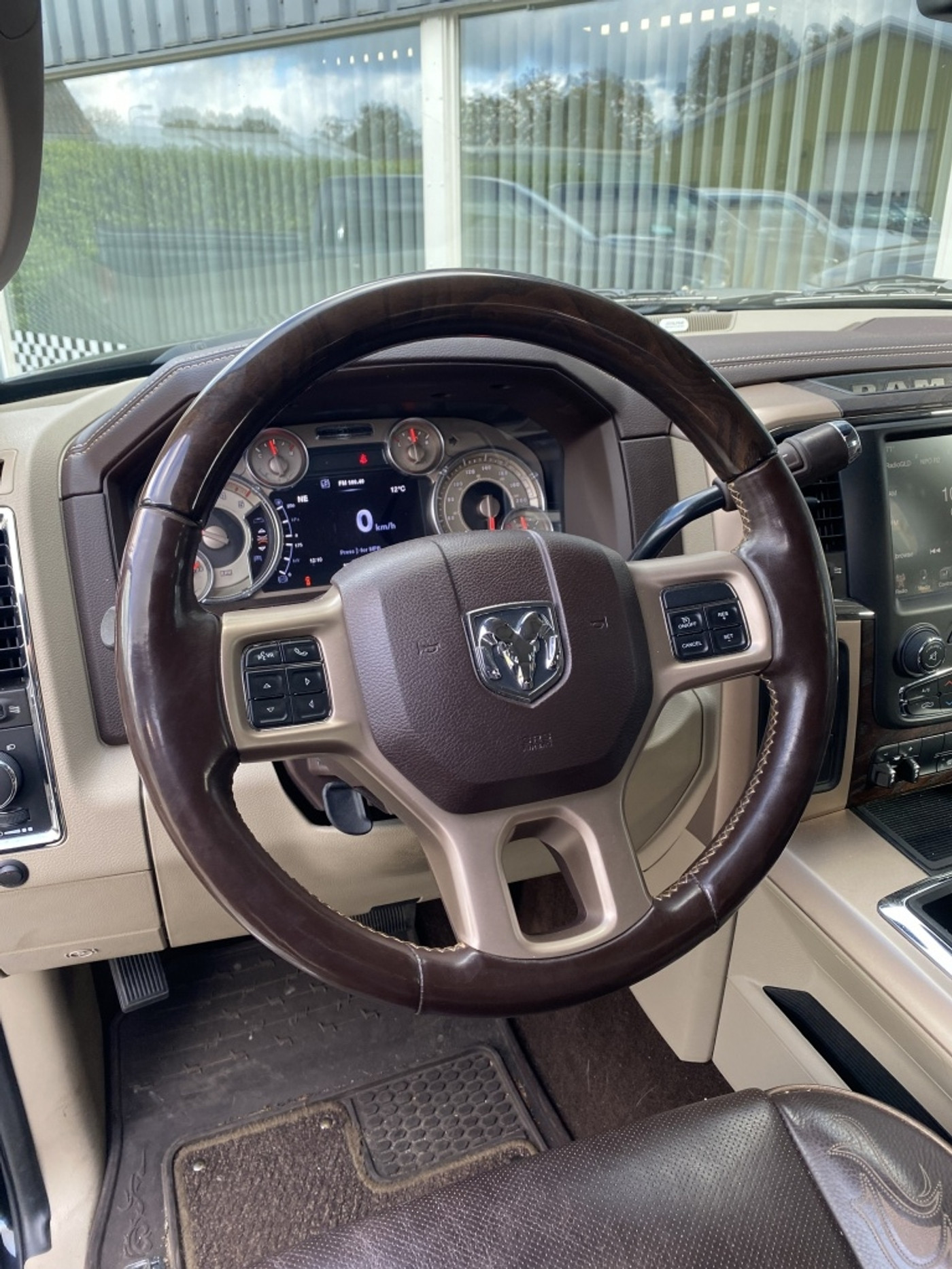 Foto van Ram Ram 2500 Long Horn