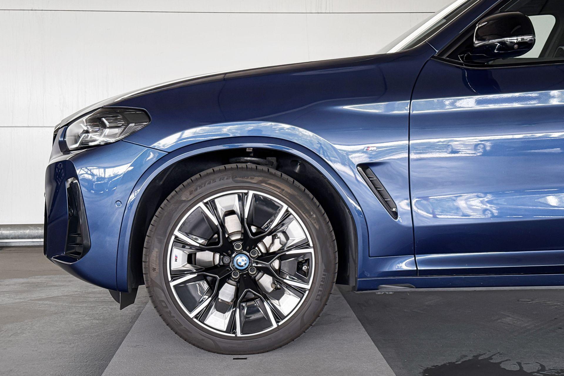 Foto van BMW Ix3