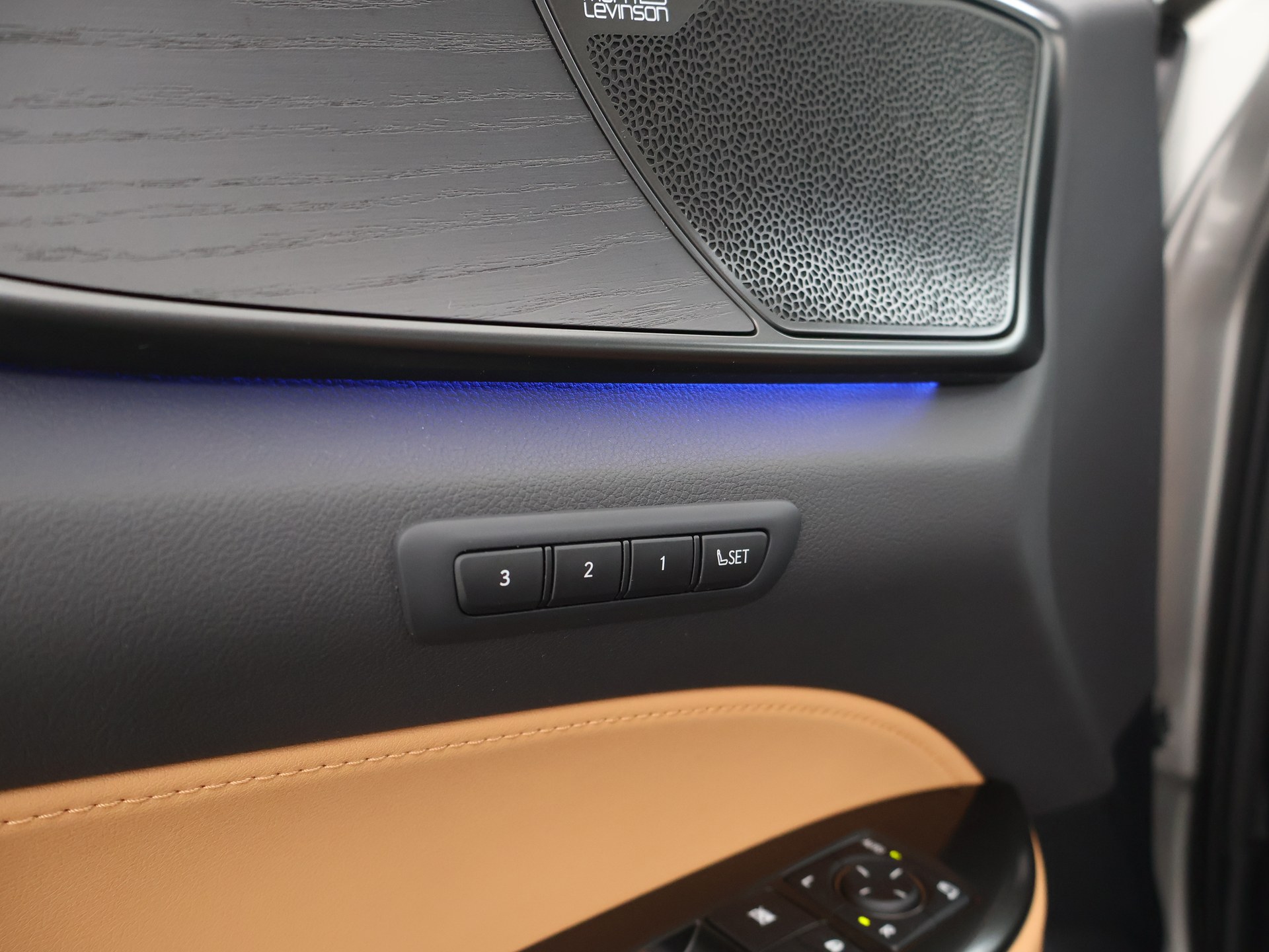 Foto van Lexus Lexus Nx450h+
